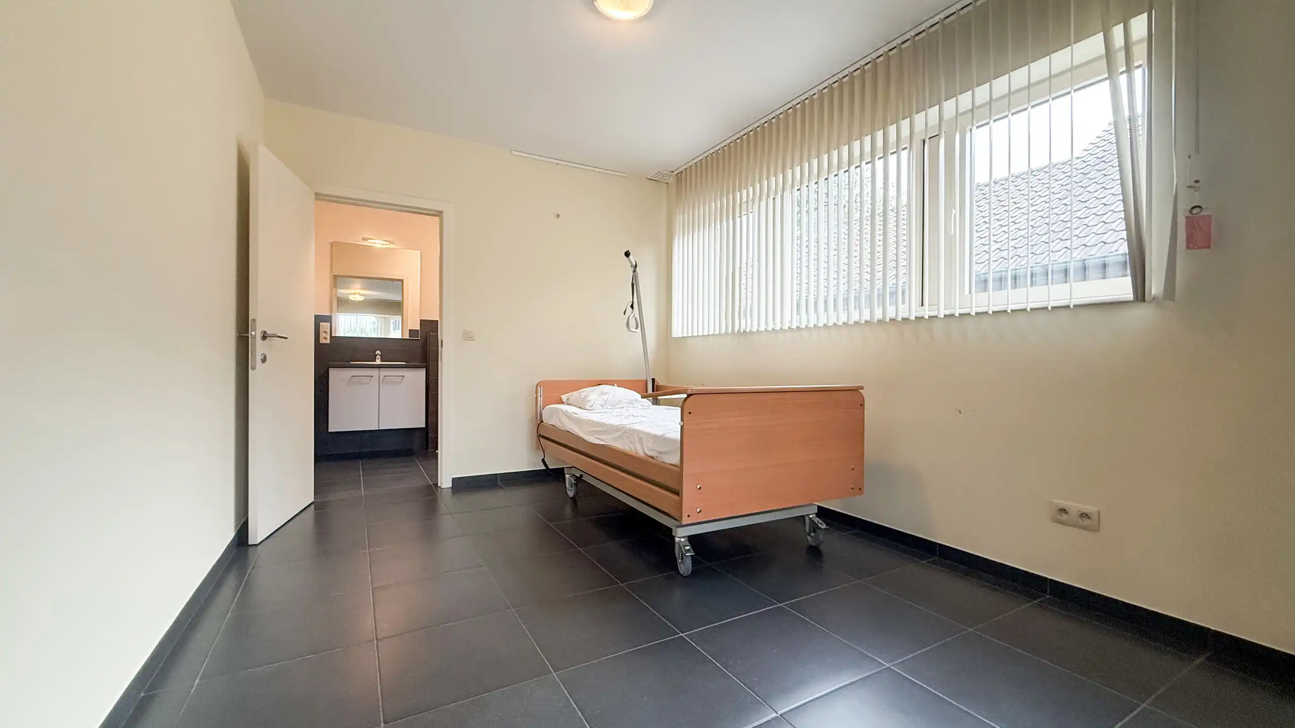 Veelzijdig investeringspand met 10 kamers, lift en kelder! foto 49