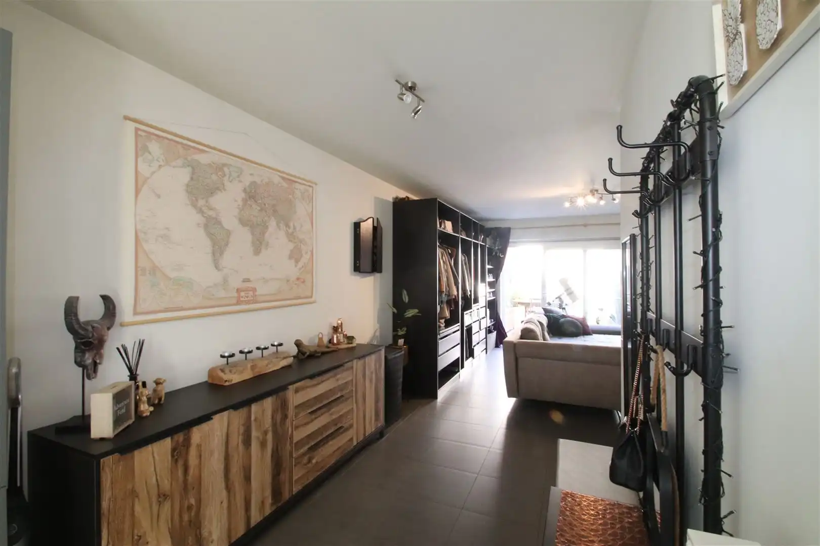 Studio met ruim terras gelegen op 250 meter van het Station foto 3