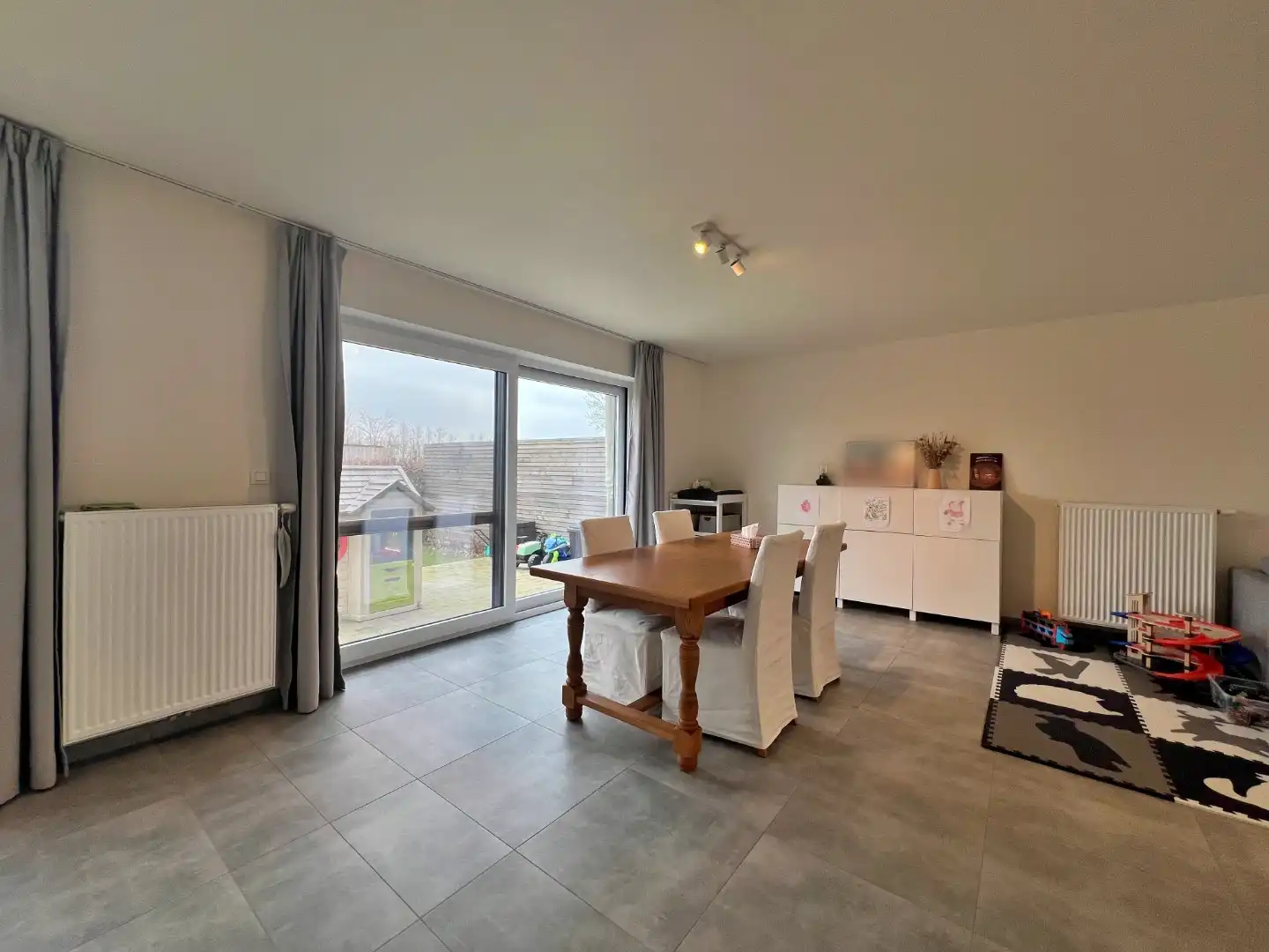 Ruime woning met 3 slaapkamers, garage en tuin foto 4