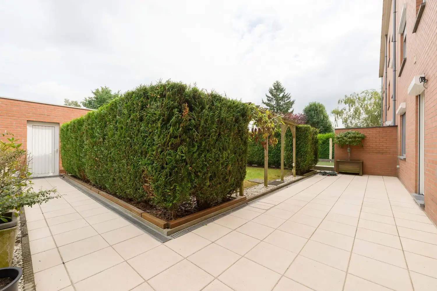 Gelijkvloers appartement met twee garages te Izegem. foto 16