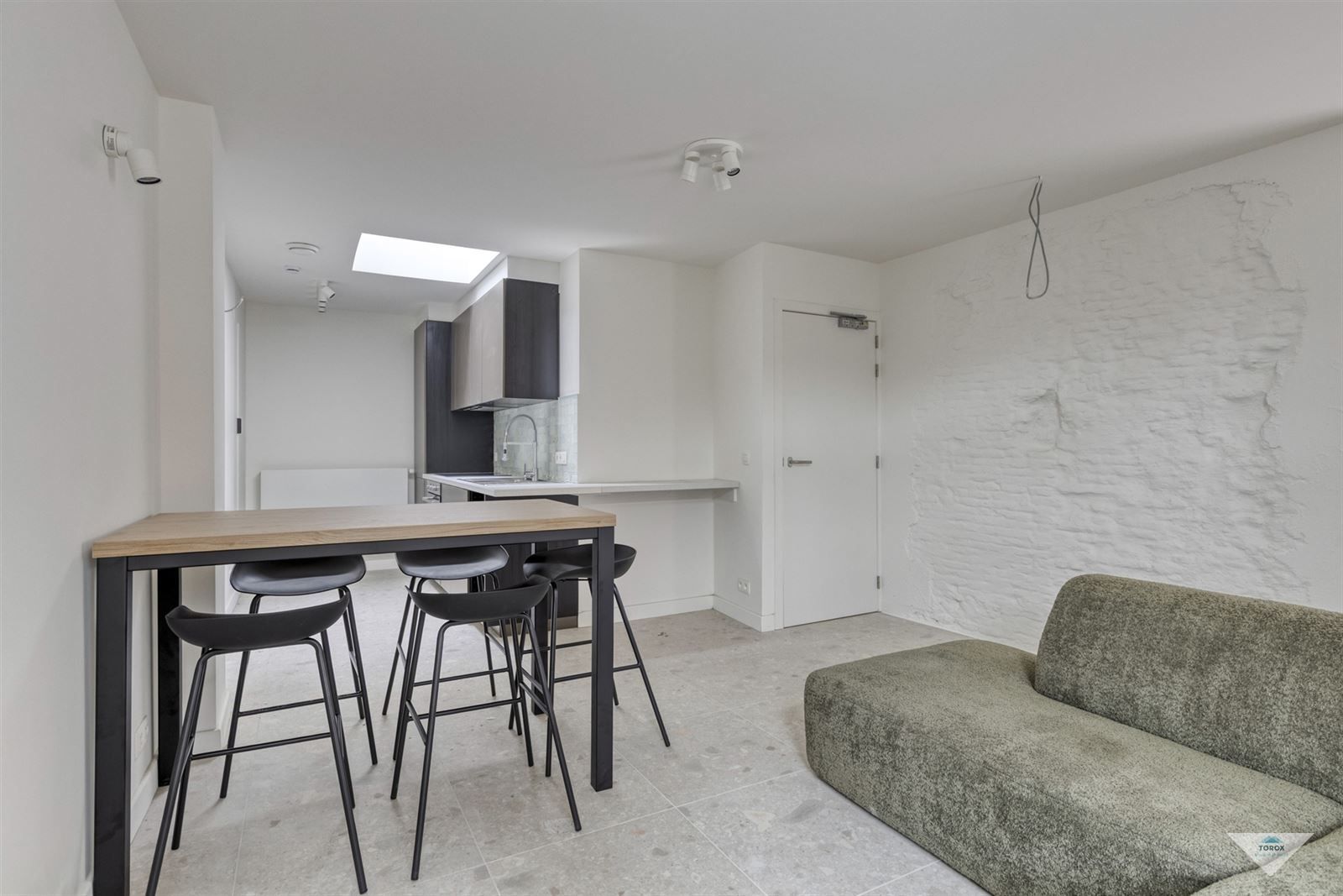 Instapklaar nieuwbouw-studentenhuis met 5 bemeubelde kamers foto 3