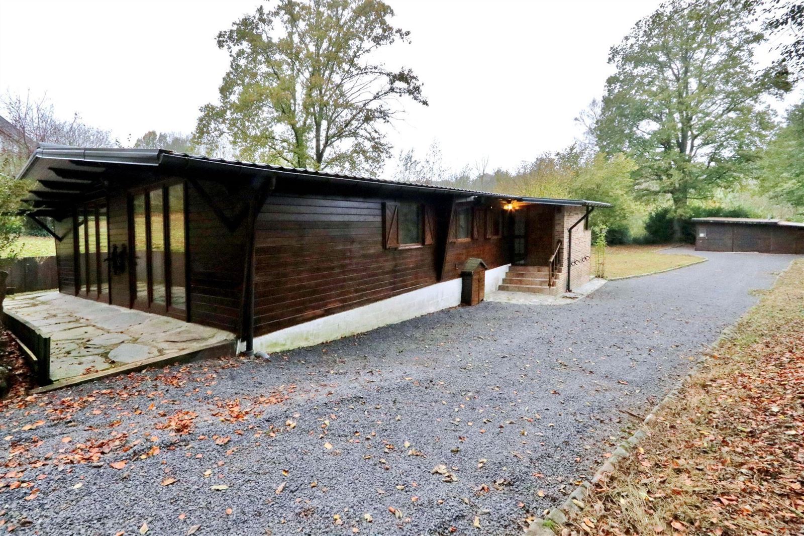 Volledig gerenoveerde bungalow met 2 slpks, garage en tuin foto 20