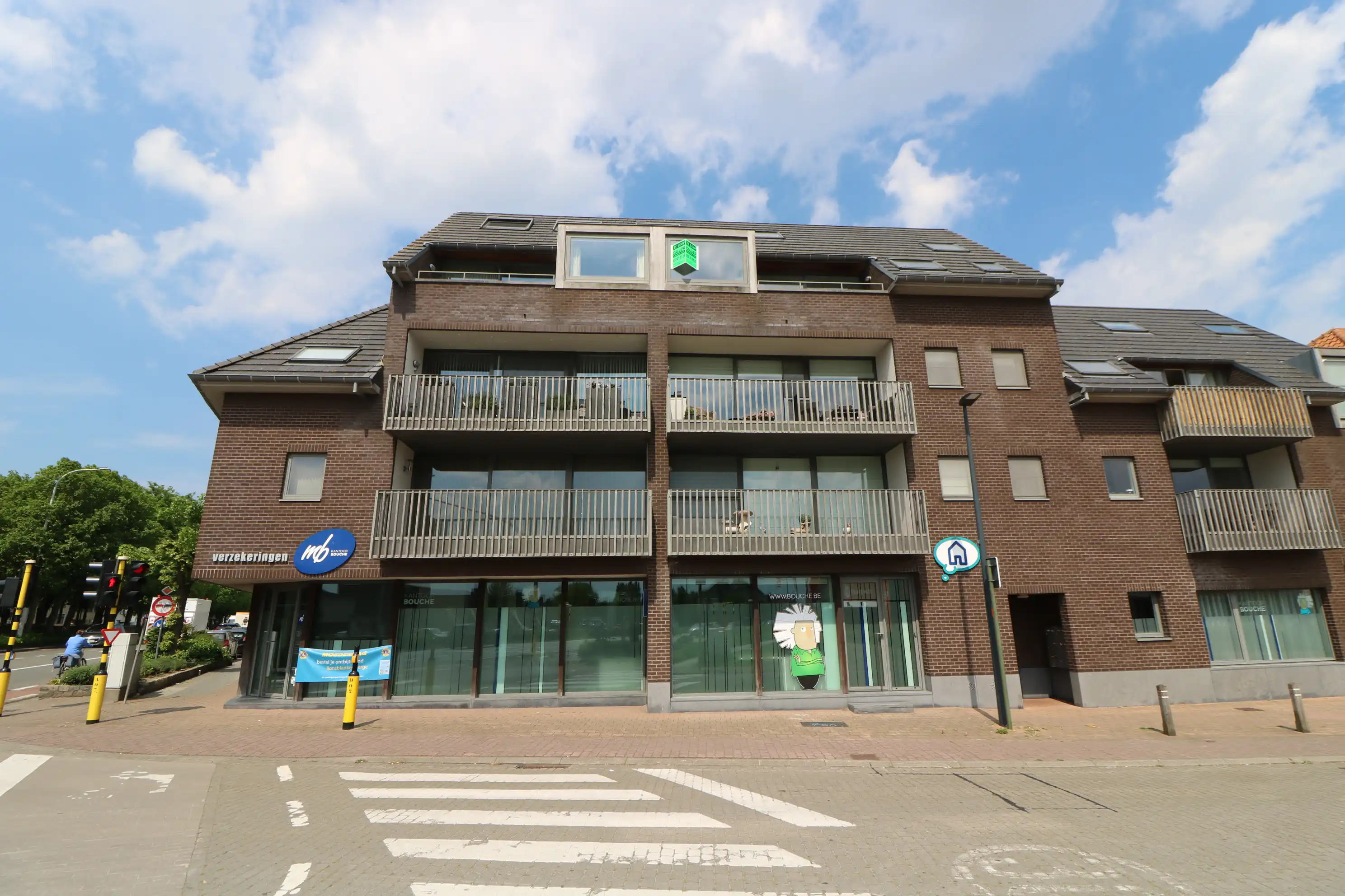 Bijzonder ruim appartement met 3 slaapkamers, 2 badkamers en open zichten, met de mogelijkheid om een garagebox aan te kopen in het gebouw. foto 9