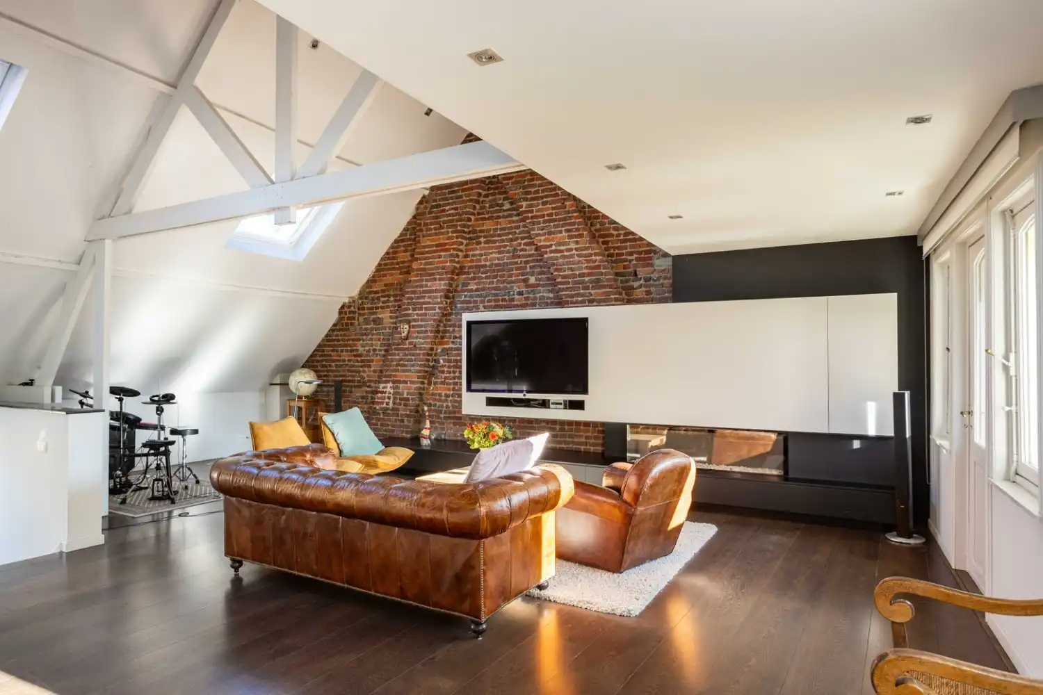 Karaktervolle herenwoning (310 m²) met GARAGE en loftverdieping in het hart van Aalst foto 6