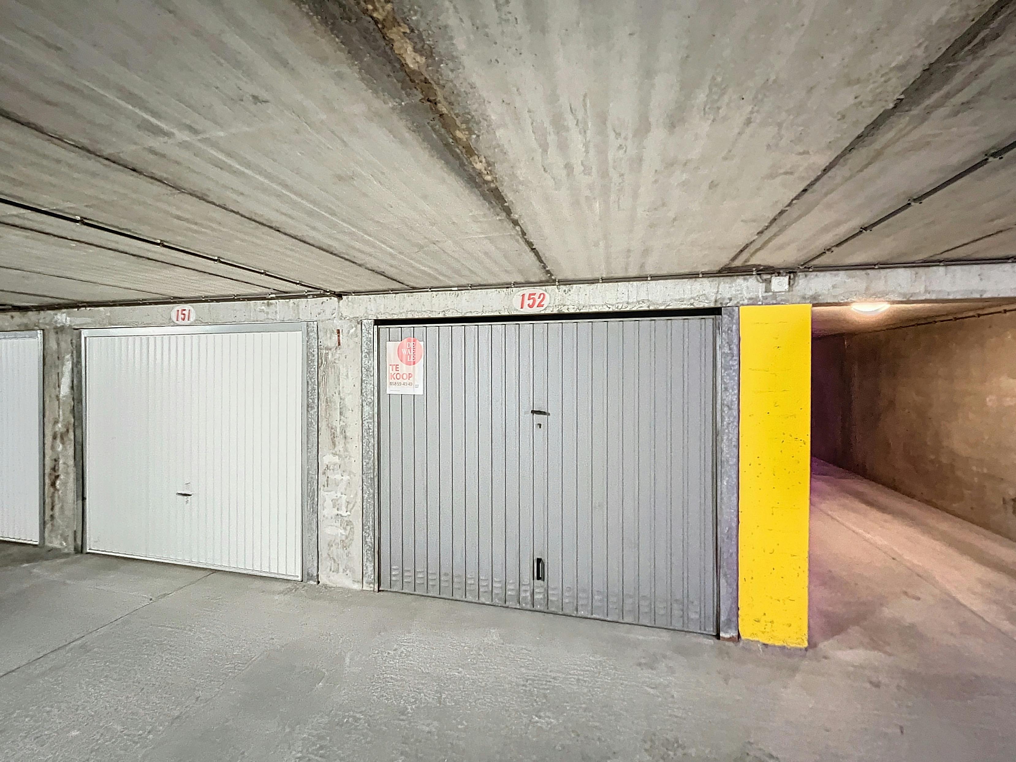 Garagebox te koop op het Hendrikaplein foto 7