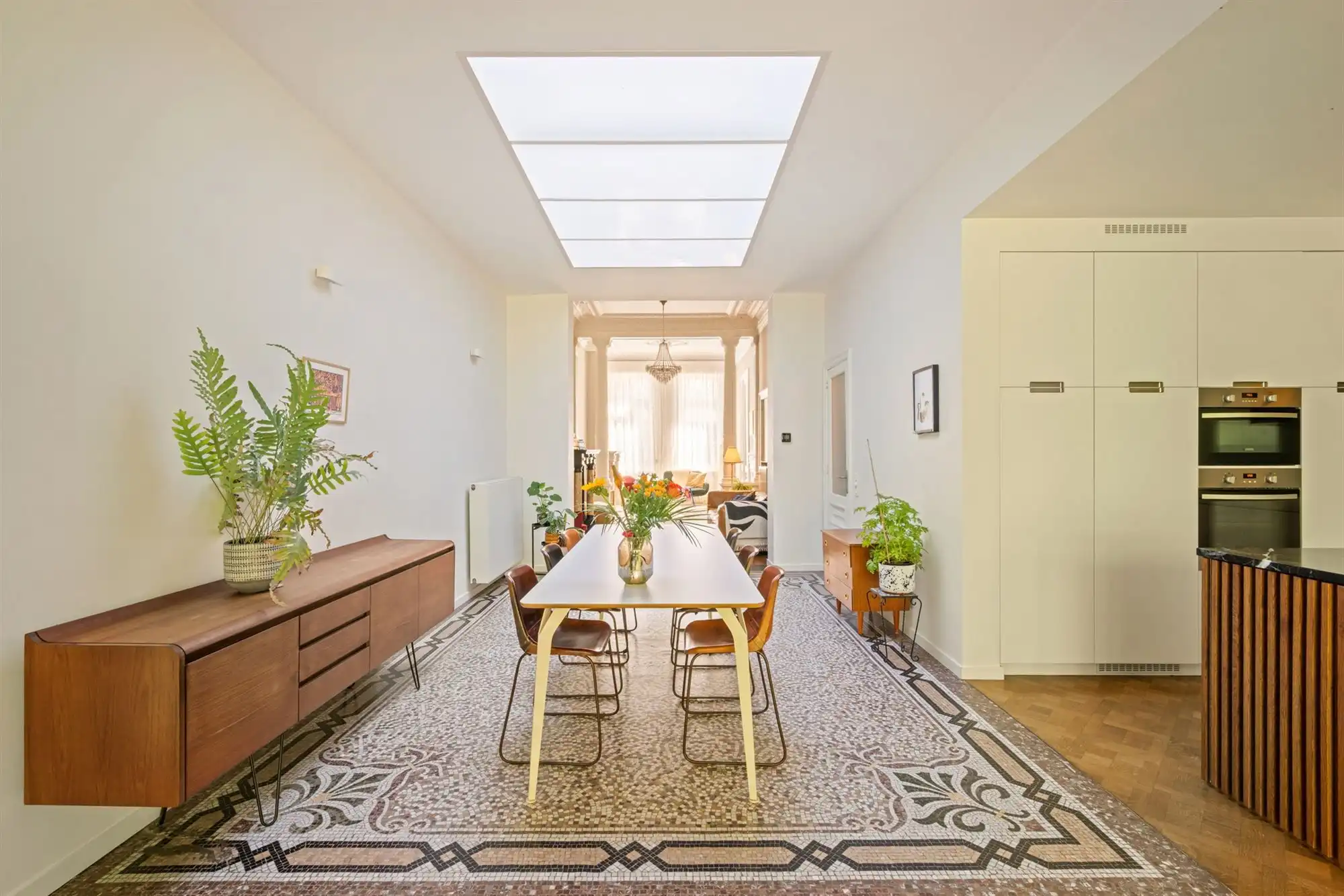 Statige neo-classicistische herenwoning met idyllische tuin foto 15