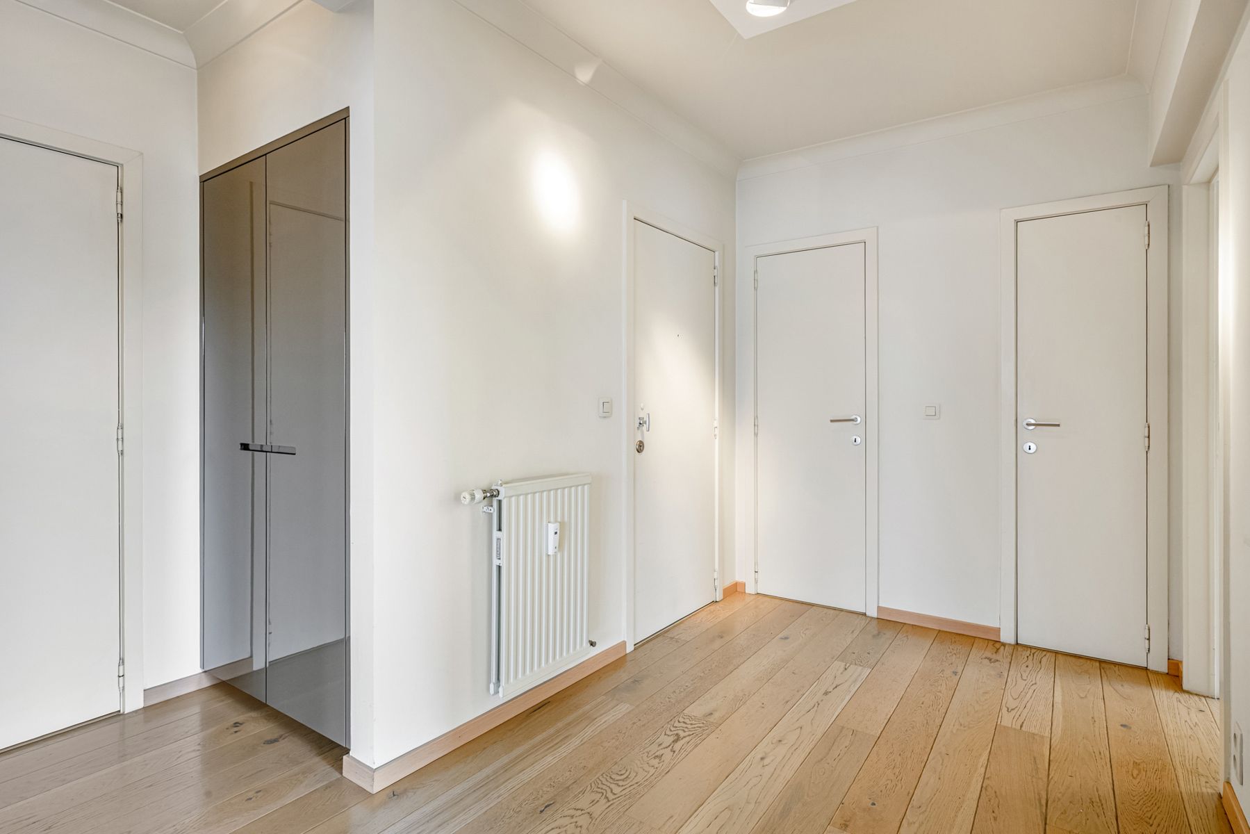 Gerenoveerd 2 slaapkamer appartement met privé kelder foto 14