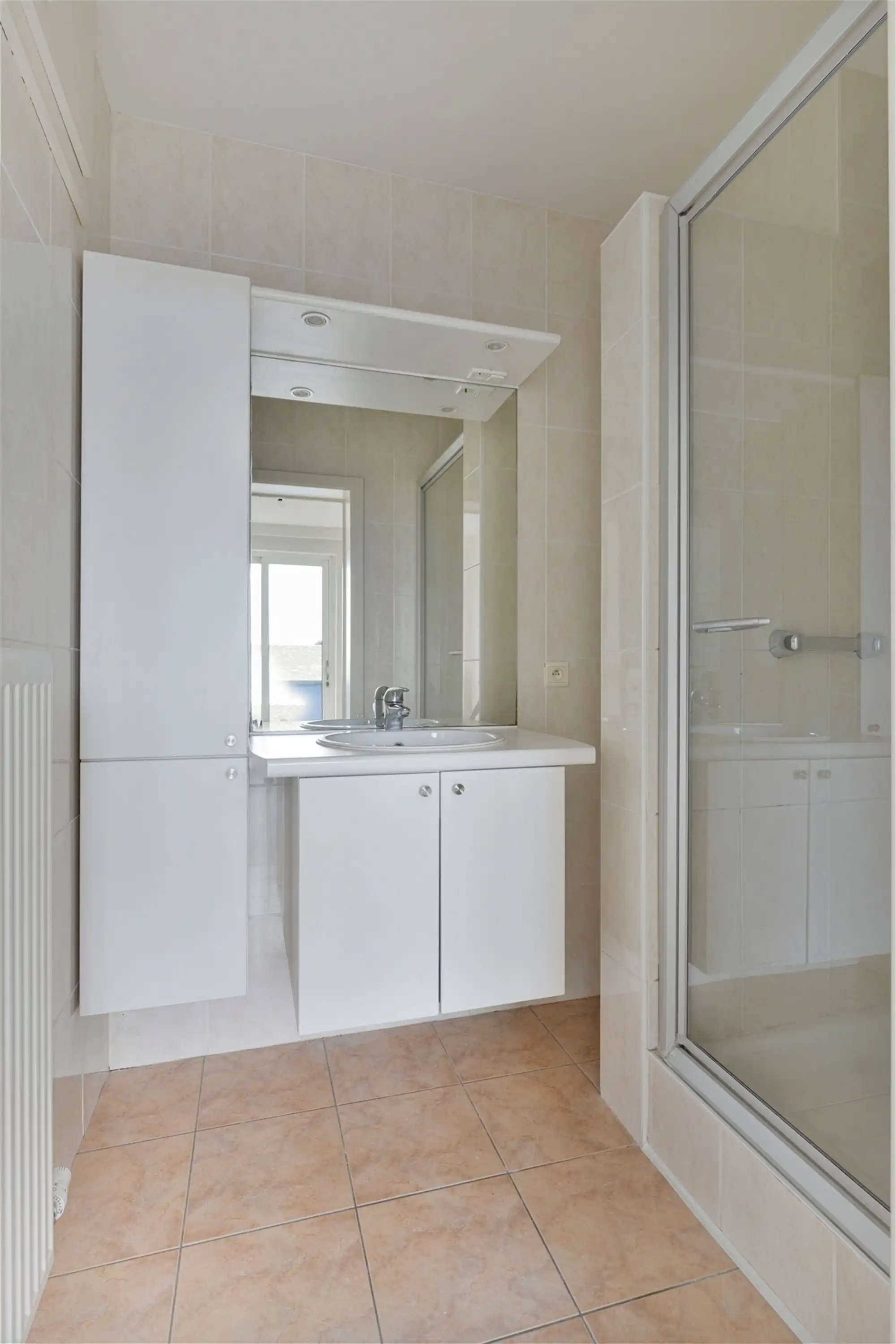 Instapklaar appartement met terras op centrale locatie foto 12