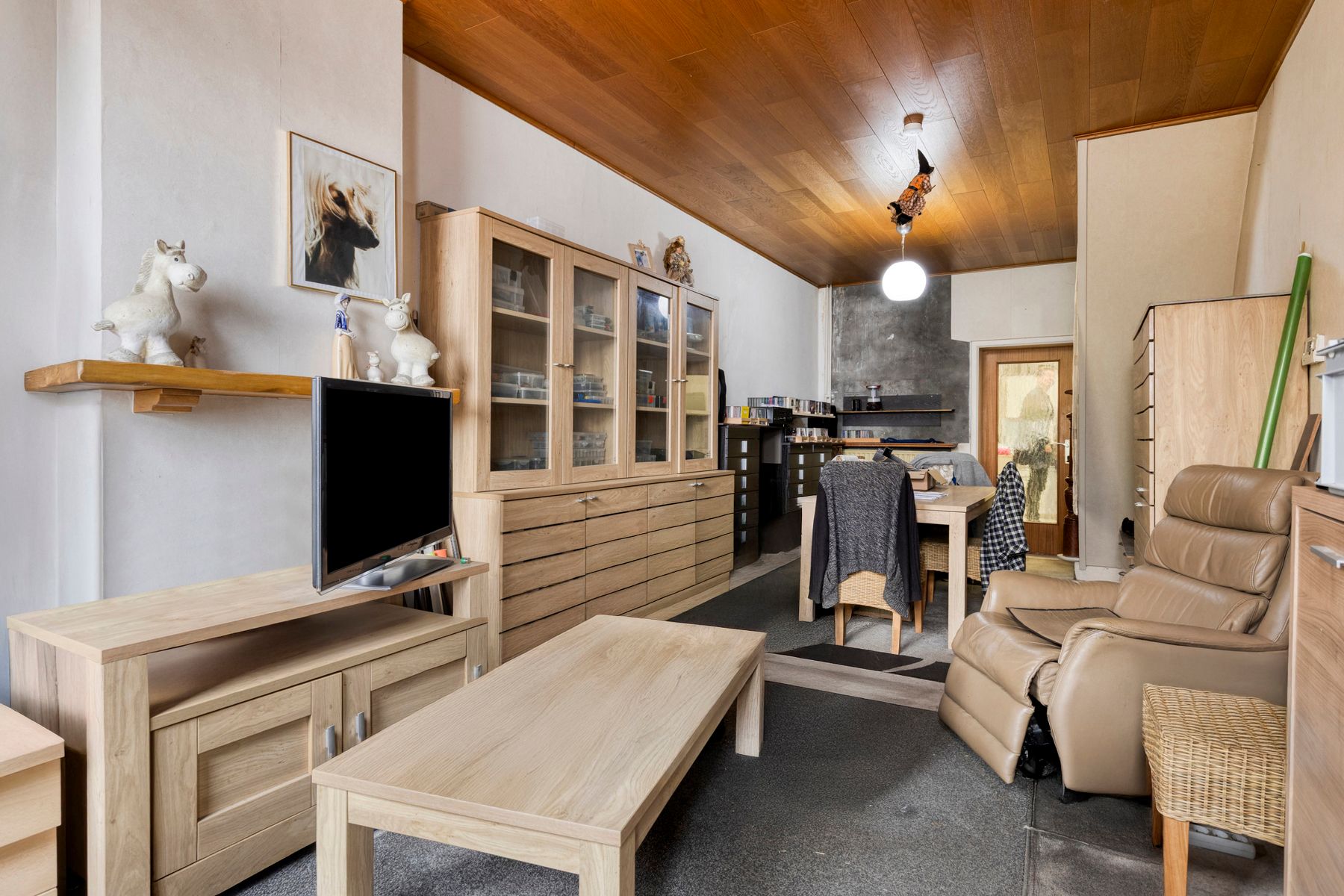 Te renoveren woning met ruime tuin. foto 3