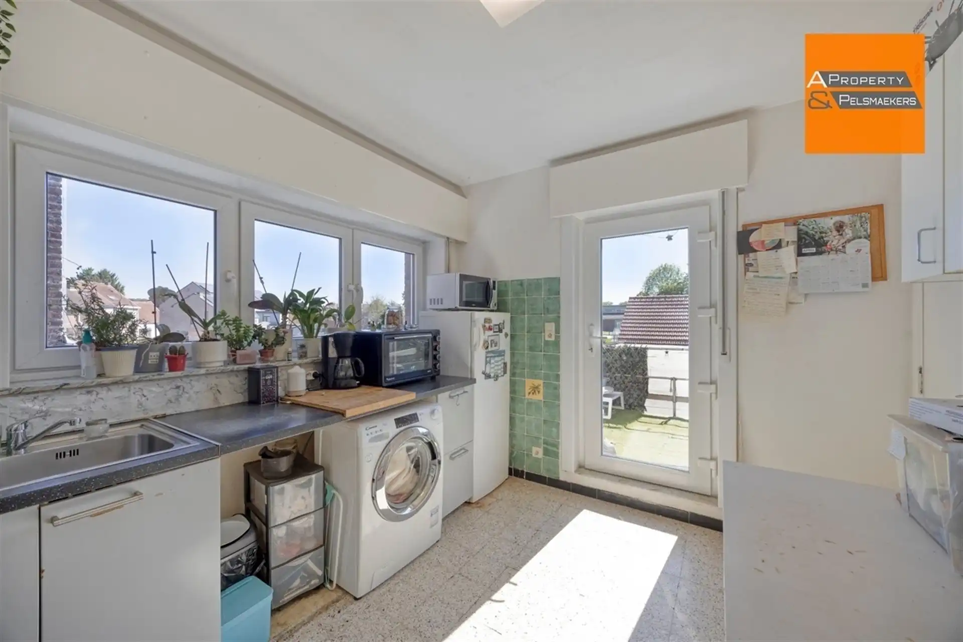 Lichtrijk appartement met 2 slaapkamers en garage foto 16