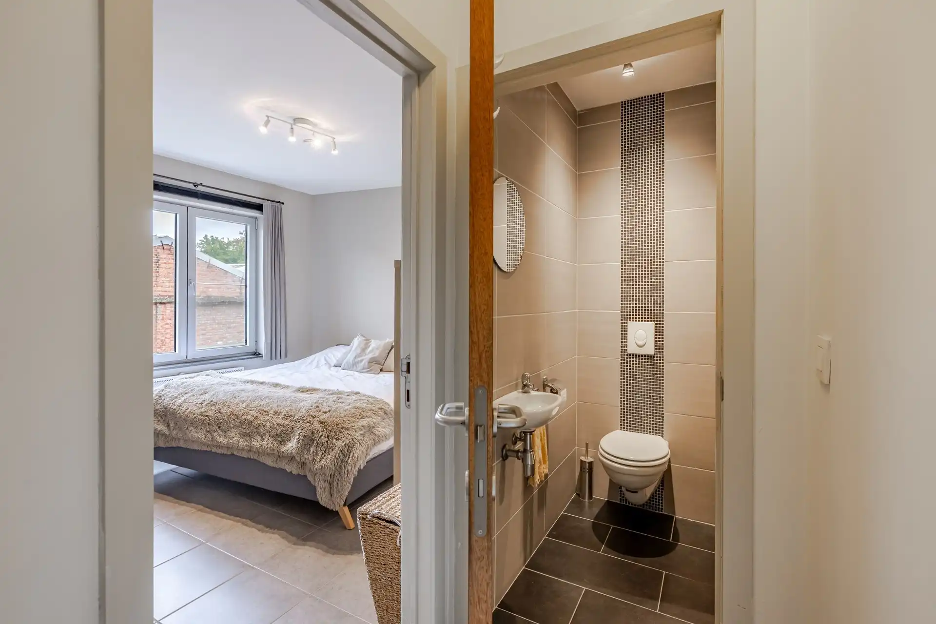 Instapklaar appartement met terras op uitstekende ligging in Erembodegem foto 15