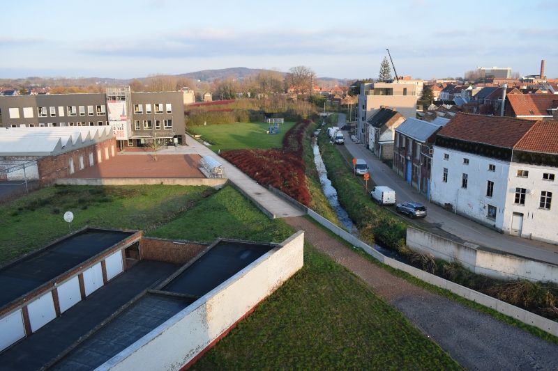 Trendy gerenoveerd app met 2 slaapkamers en garage box. foto 16