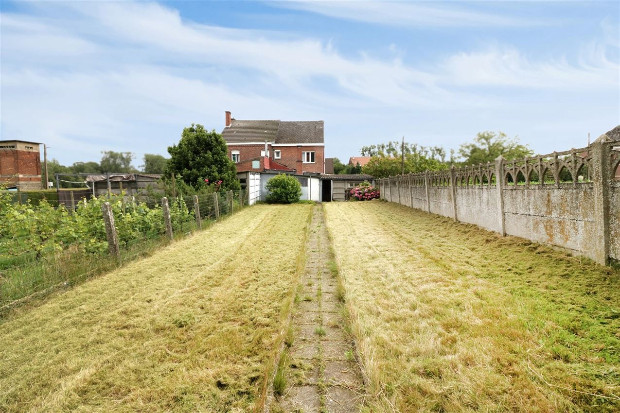 uiterst landelijke ligging, degelijk woonhuis, met potentieel door ligging en indeling foto 4