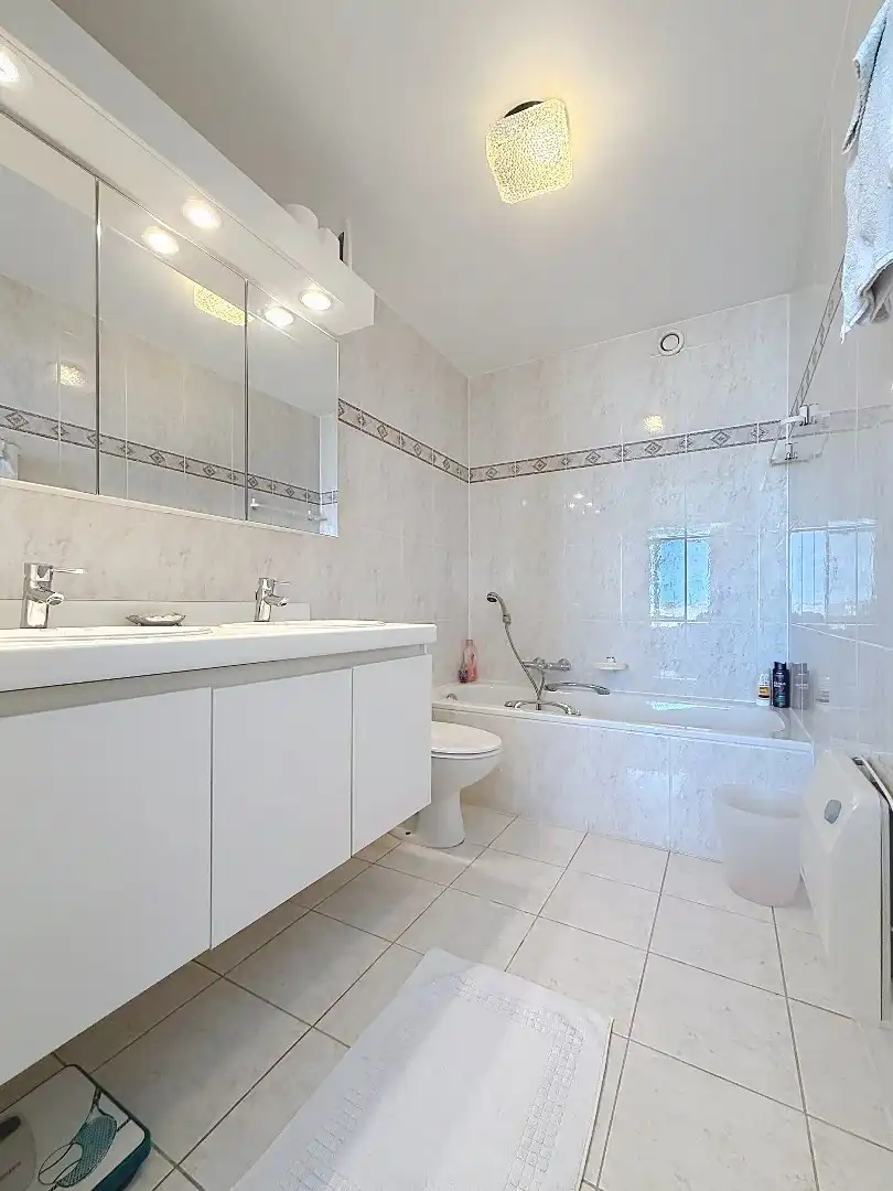 Appartement et zeezicht, lift en garage in Nieuwpoort - 2 slaapkamers, 2 badkamers, bouwjaar 1990, 52.00m² bewoonbare oppervlakte foto 8