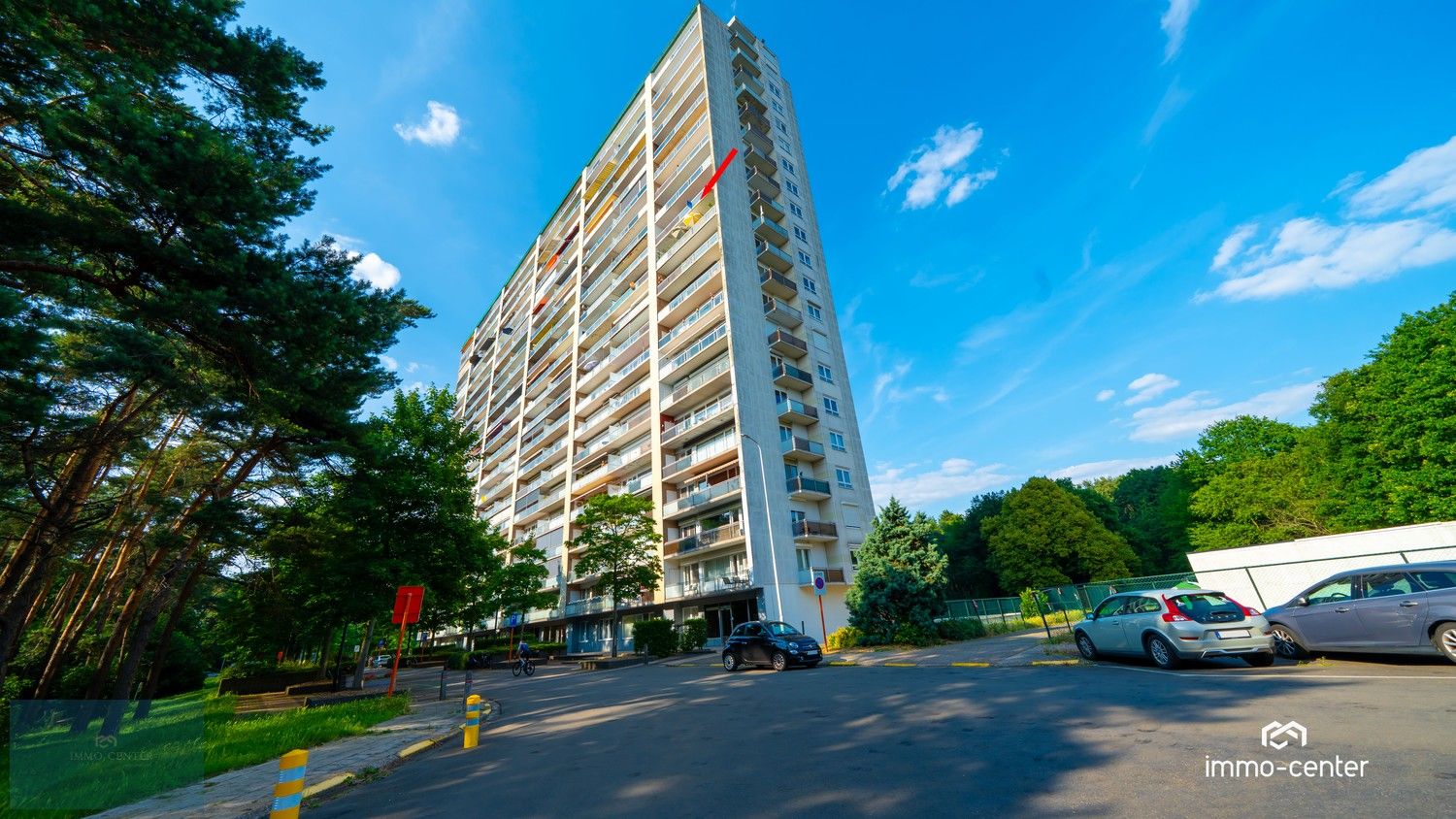 Hoofdfoto van de publicatie: Ruim appartement met 4 slaapkamers en 3 terrassen in hartje Genk!