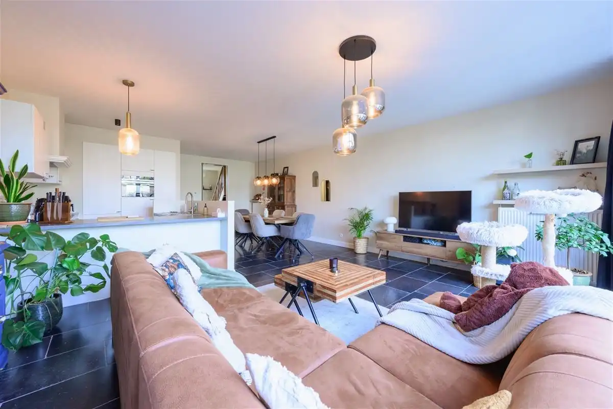 Instapklare woning van 2016 met mooi tuinperceel foto 3