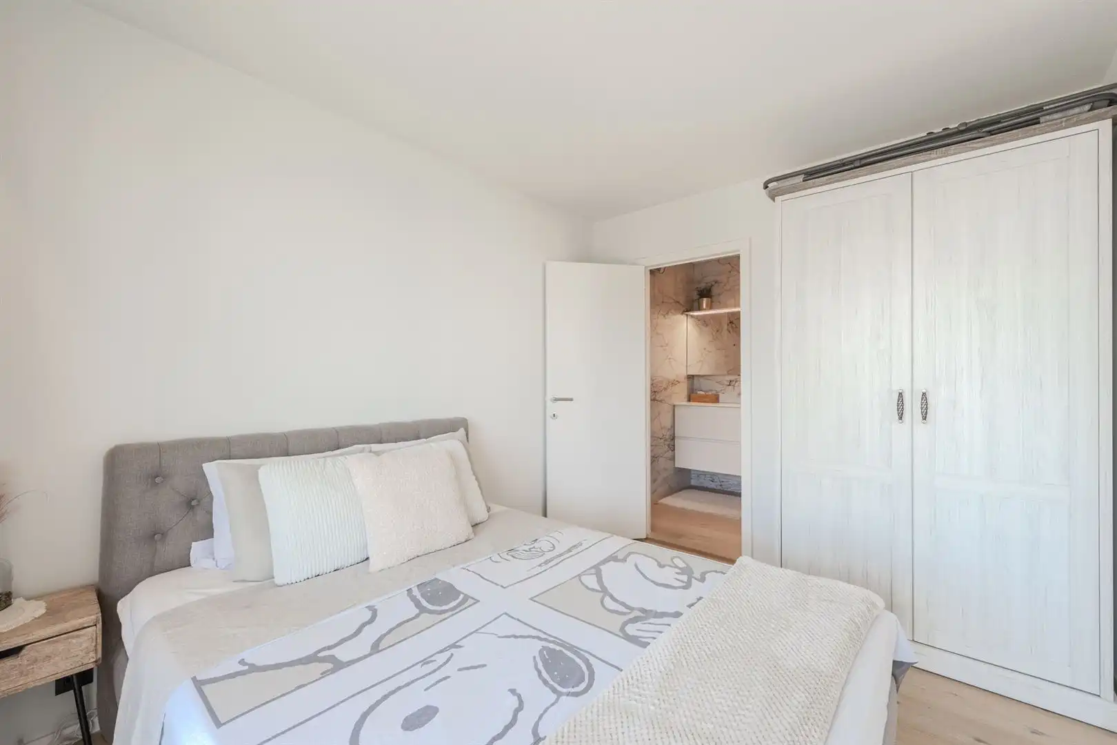 Uniek afgewerkt appartement zongericht in perfecte staat foto 25