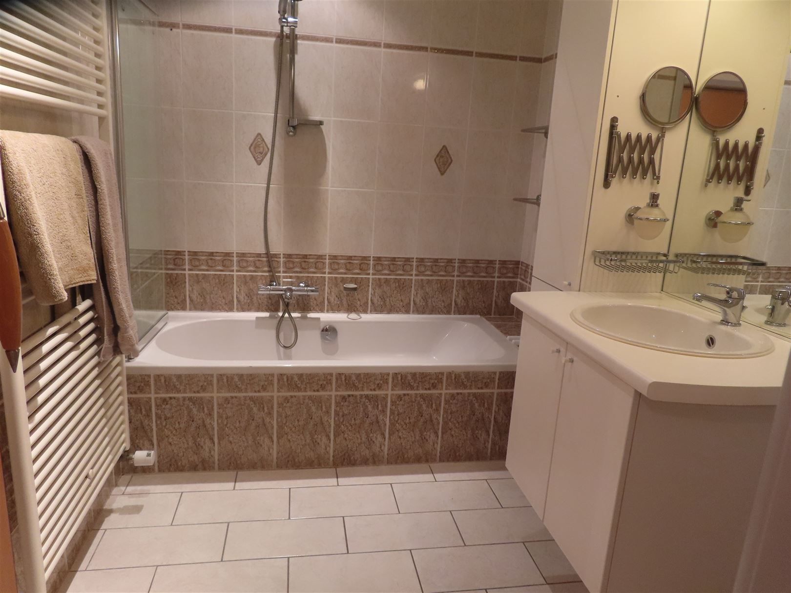 Luxe appartement met overdekt terras, airco en garagebox! foto 12