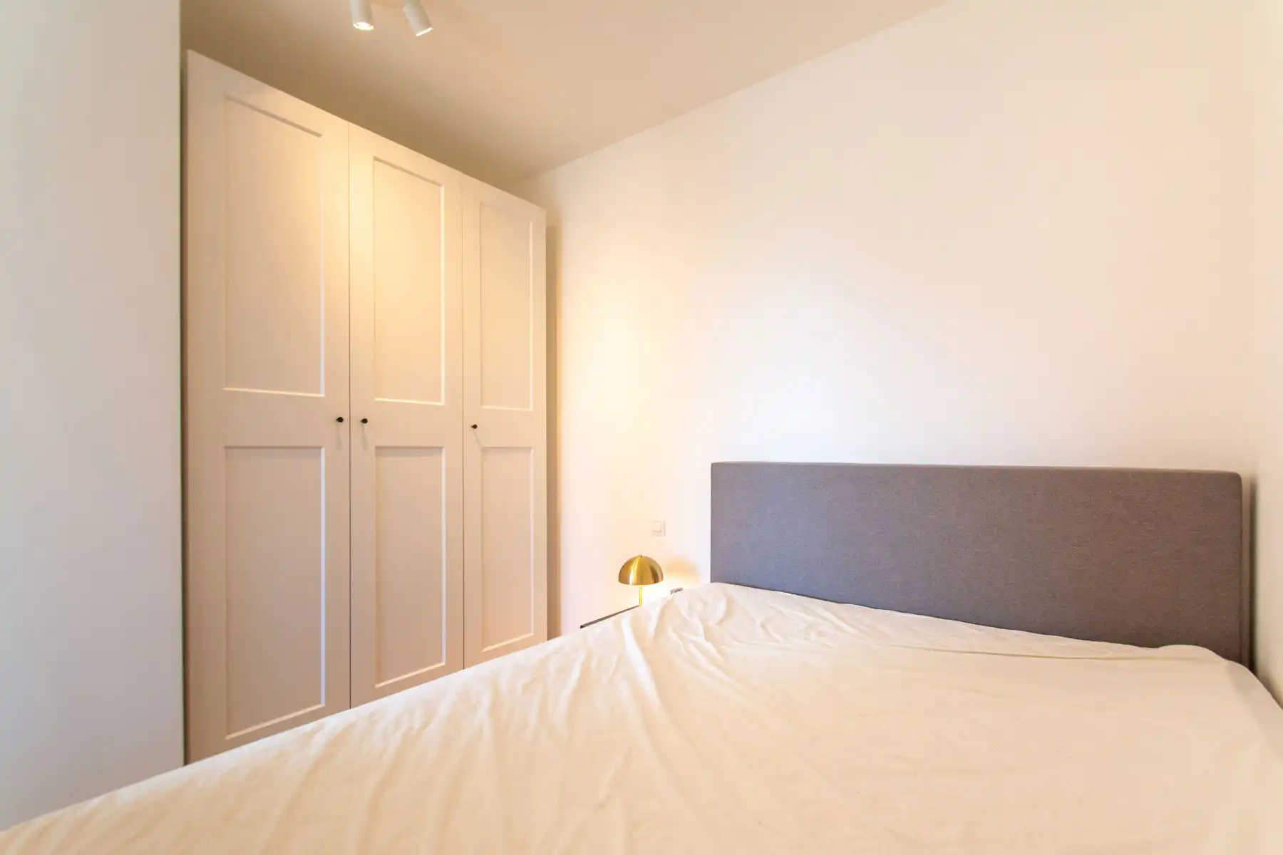 Prachtige gemeubelde studio met zicht op de Schelde foto 12