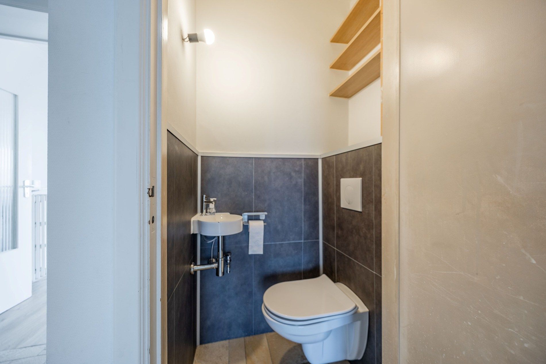 RUIM INSTAPKLAAR APPARTEMENT MET GARAGE foto 9