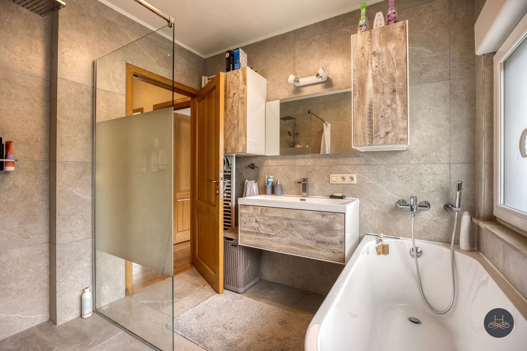 Hoogwaardig afgewerkte, ruime gezinswoning op toplocatie foto 15