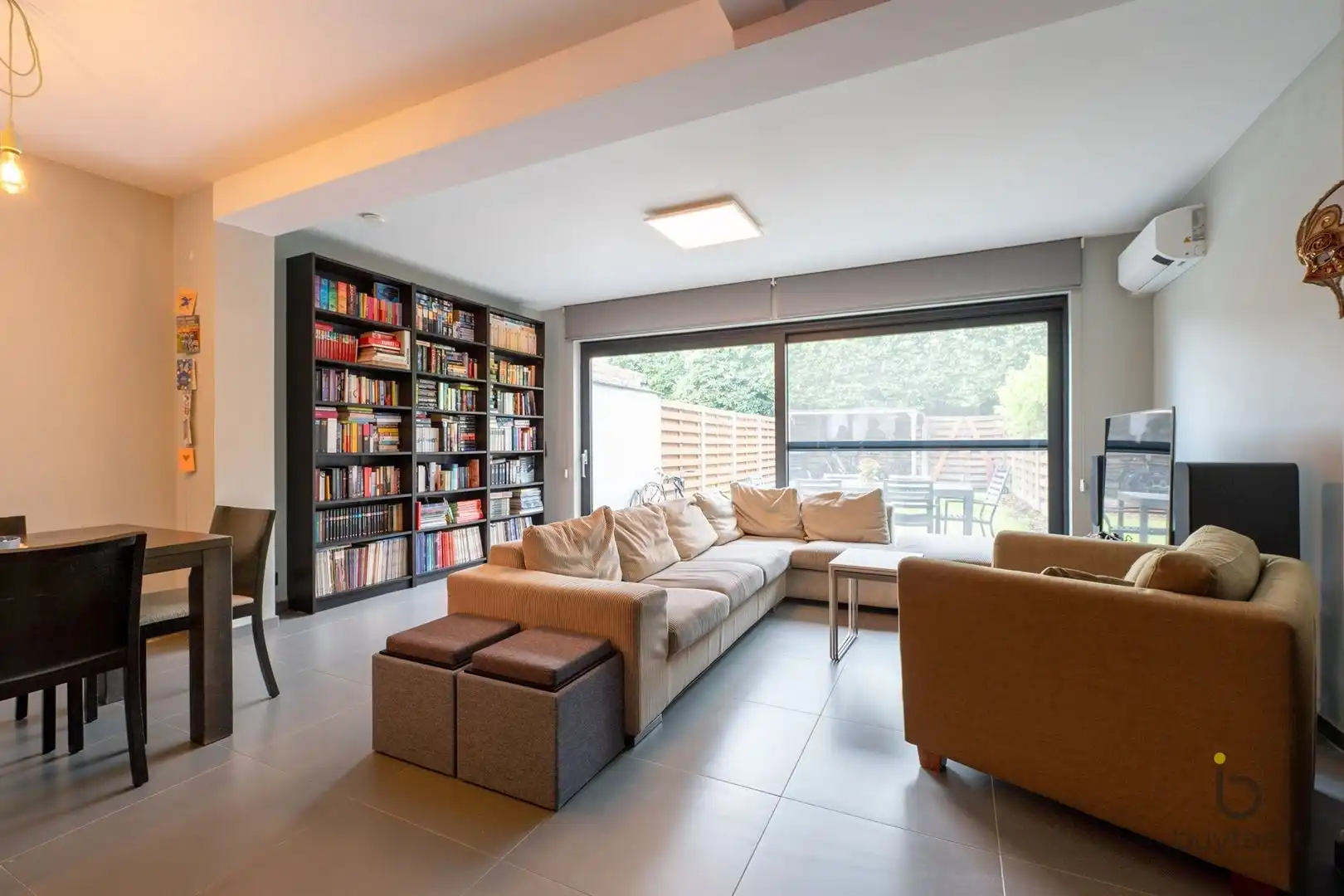 INSTAPKLARE CENTRAAL GELEGEN RIJWONING MET DRIE SLAAPKAMERS EN GEZELLIG TUINTJE! foto 6