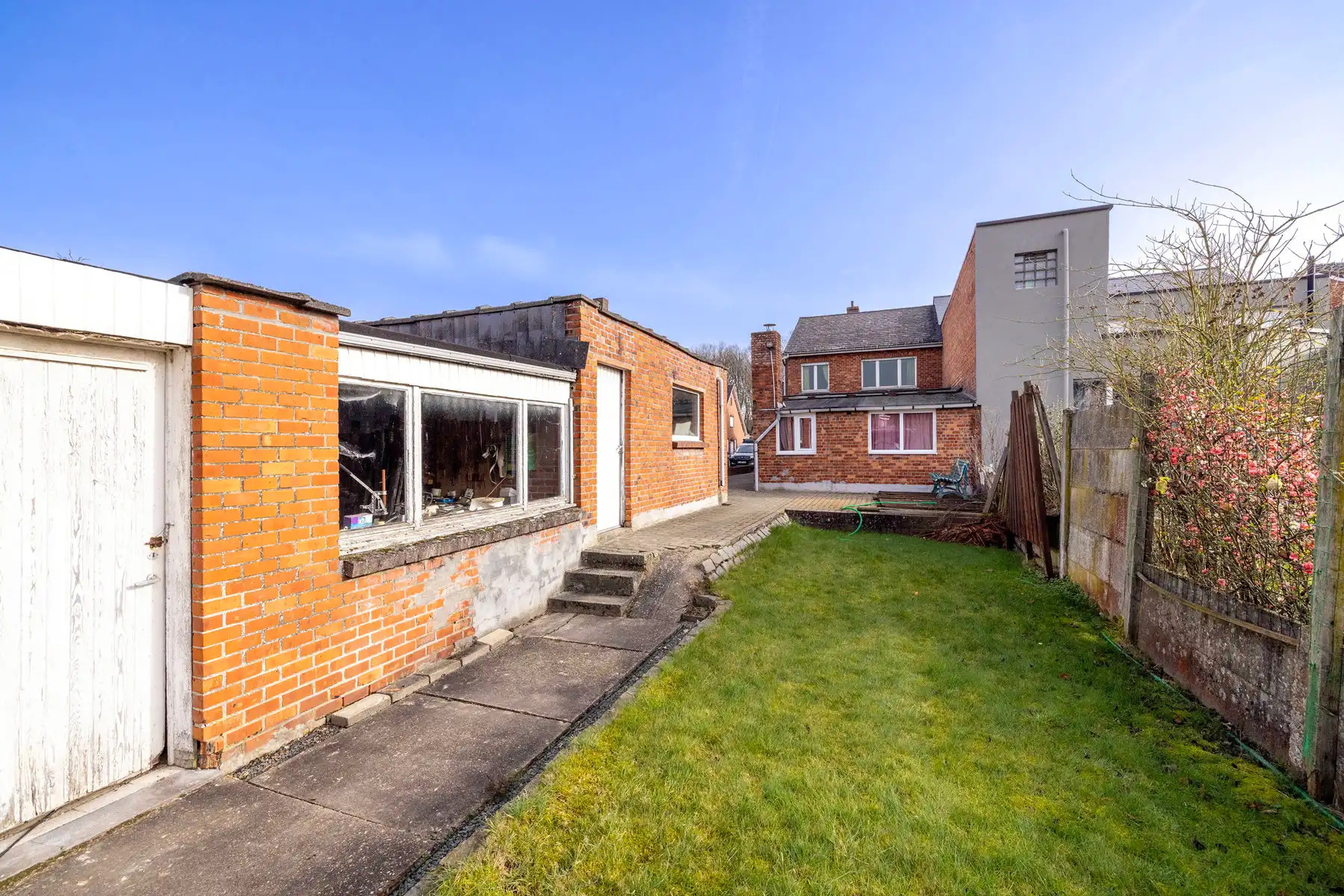 Te renoveren halfopen woning met 3 slp, garage en tuin. foto 22