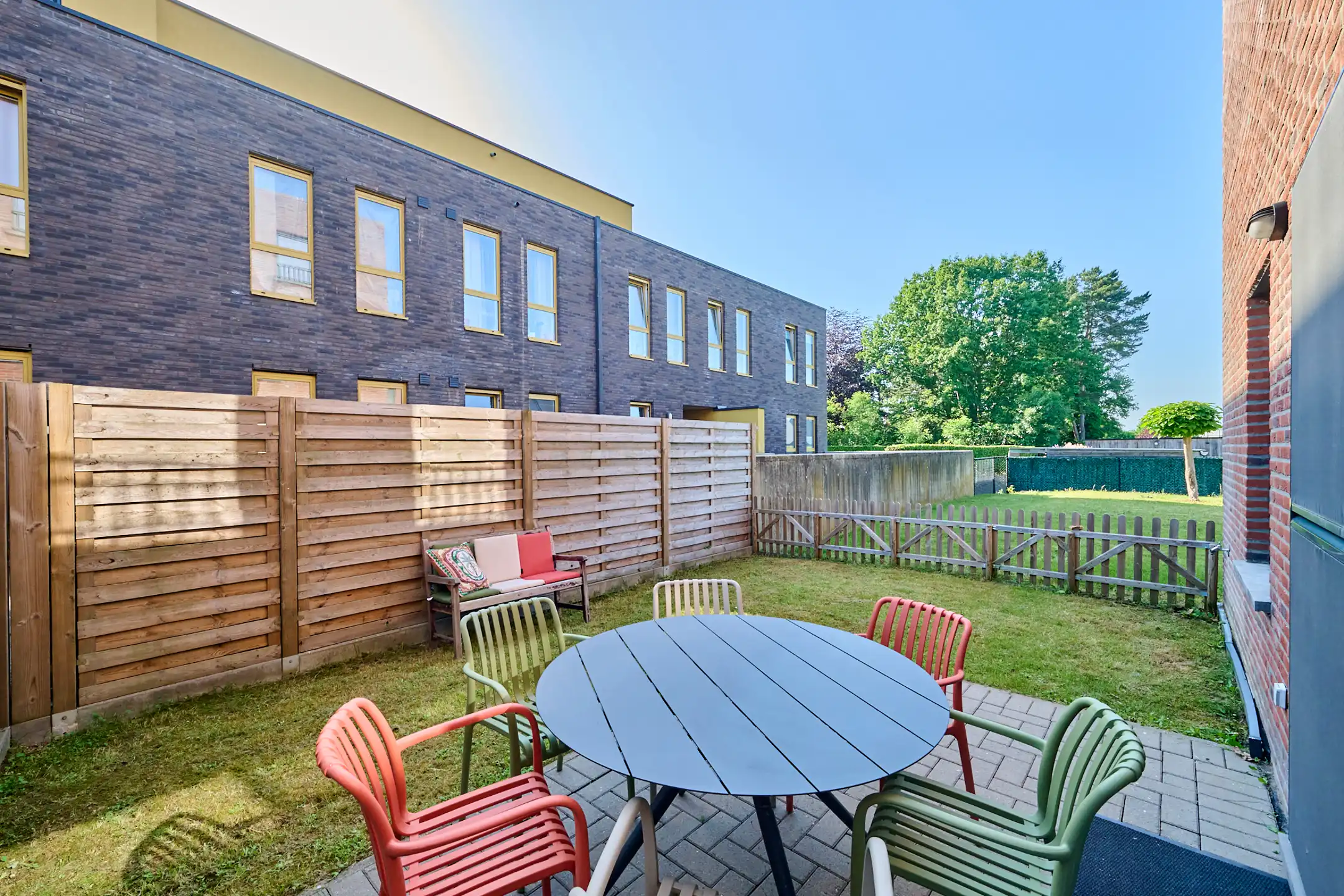 Glv 2slpk appartement, tuin met terras, parking en berging  foto 5