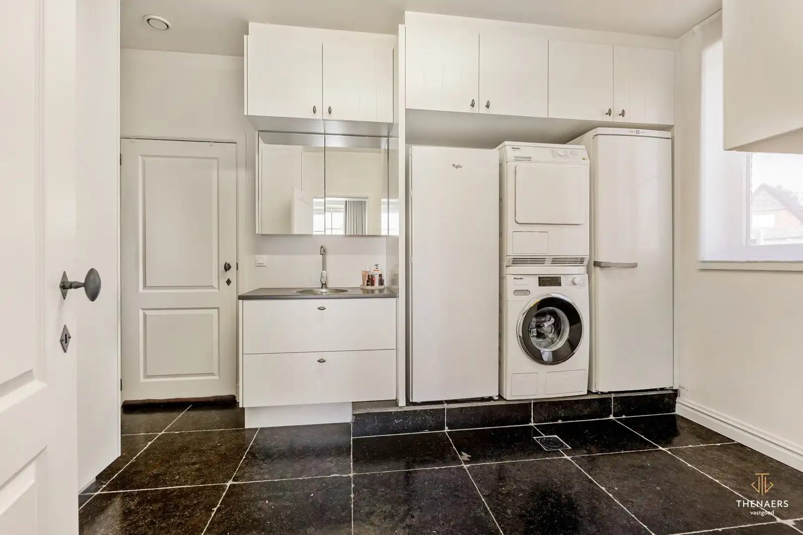 Stijlvolle pastoriewoning met ruimte, comfort en een prachtig afgewerkt geheel in Sint-Truiden. foto 11