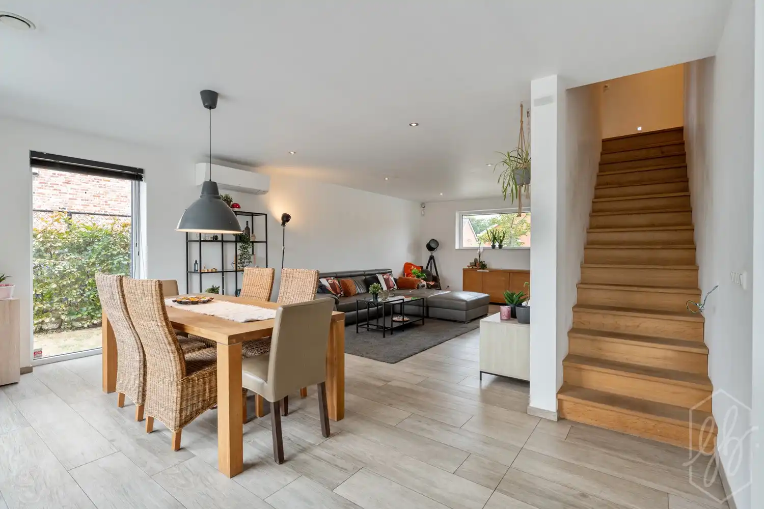 Instapklare BEN woning uit 2019 met zuidgerichte tuin en poolhouse foto 6