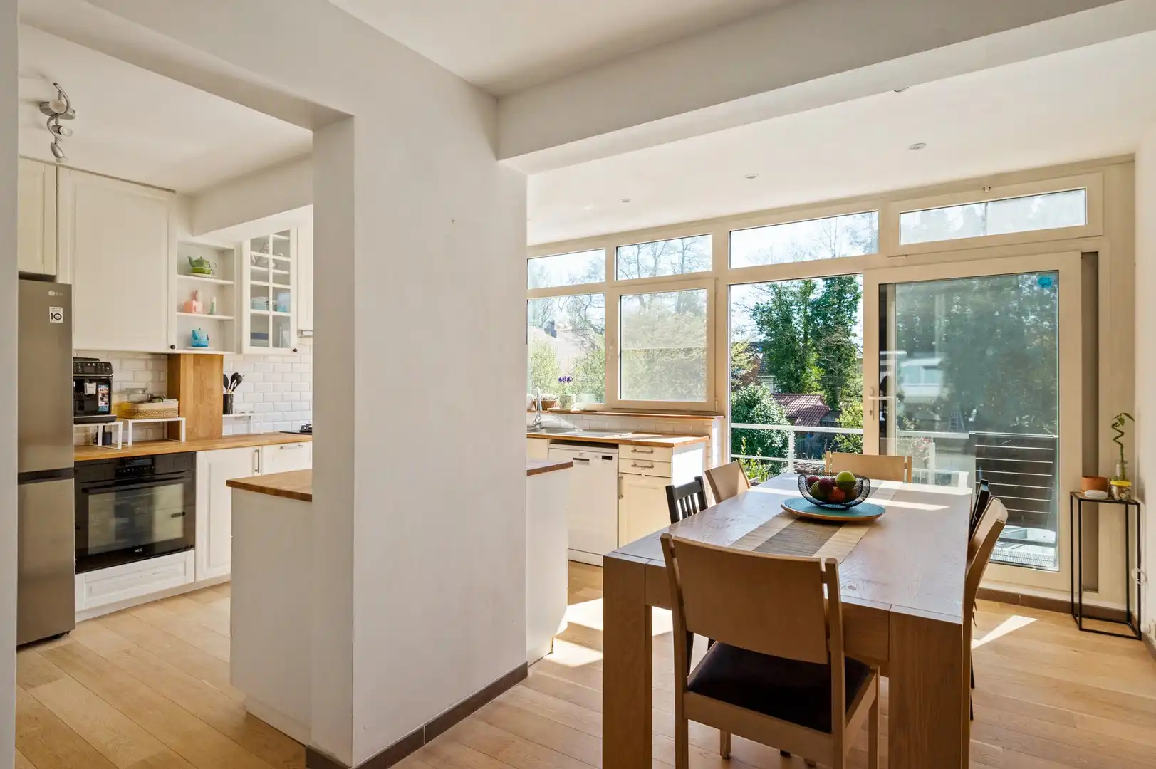 Ruime woning met tuin, polyvalente ruimte en zonnige tuin foto 3