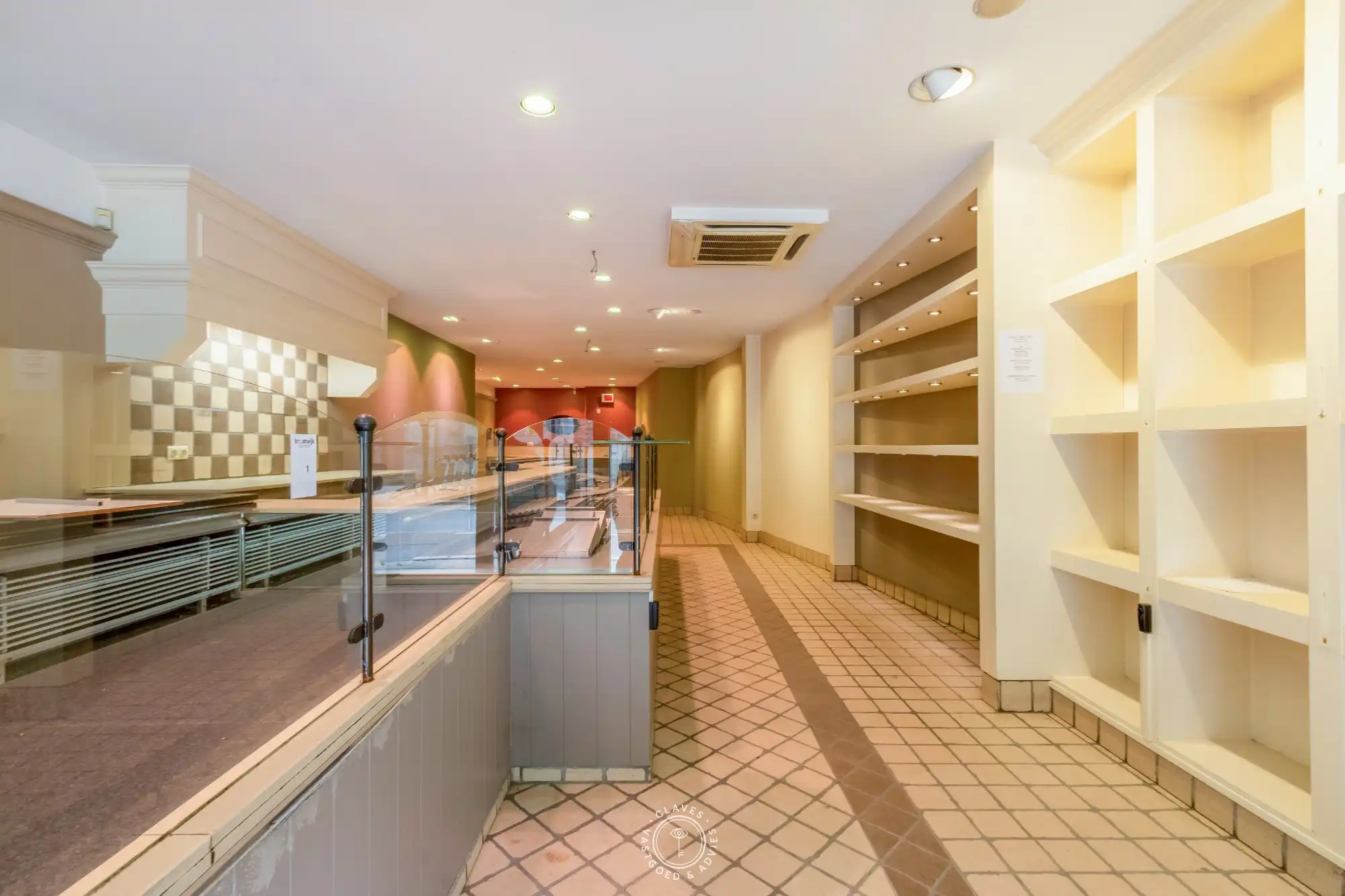 Commercieel pand op uitstekende locatie in Sint-Niklaas foto 5