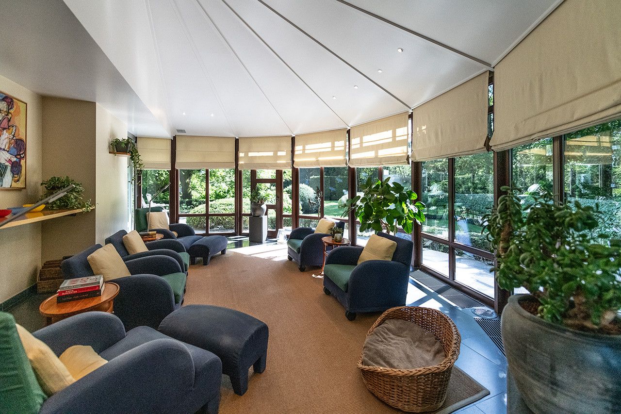 Ruime en exclusieve villa met 5 slaapkamers op perceel van 40 are foto 8