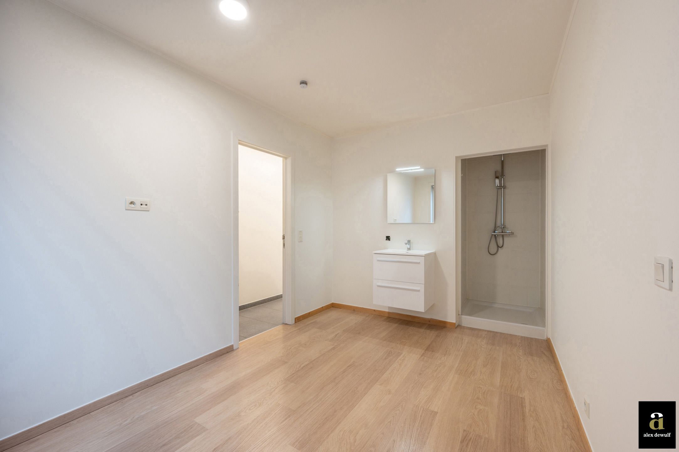 Ruim 2-slaapkamerappartement met westgericht terras foto 9