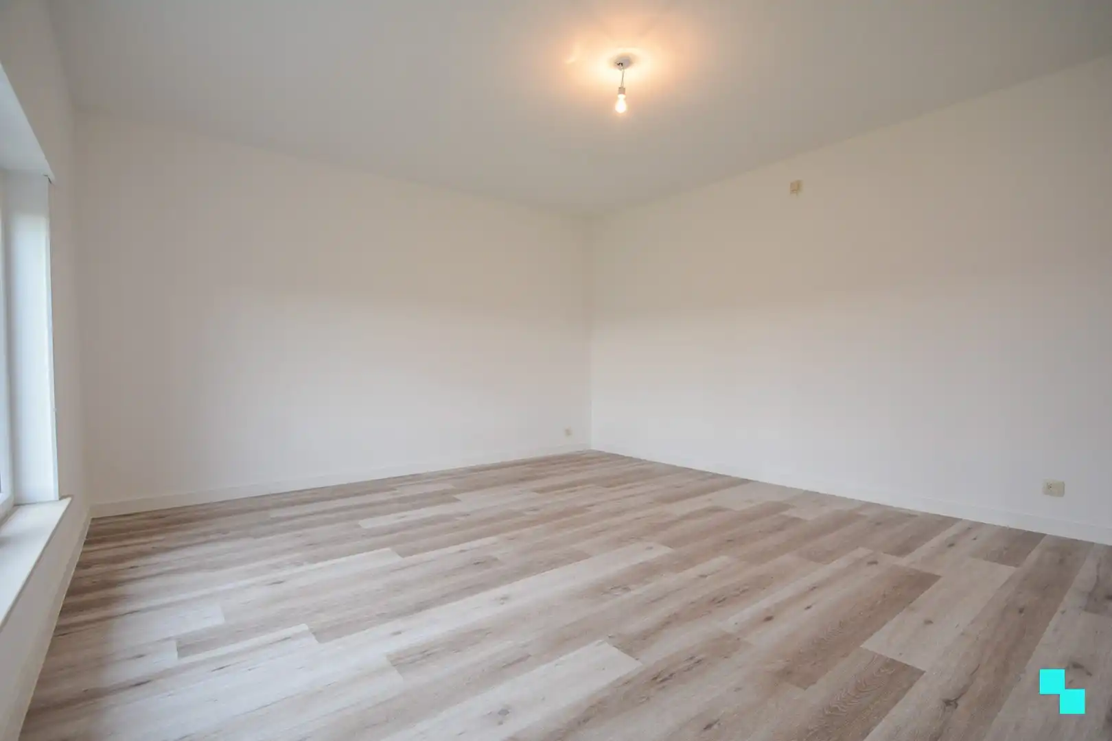 Gerenoveerde woning met twee slaapkamers en ruime garage foto 16