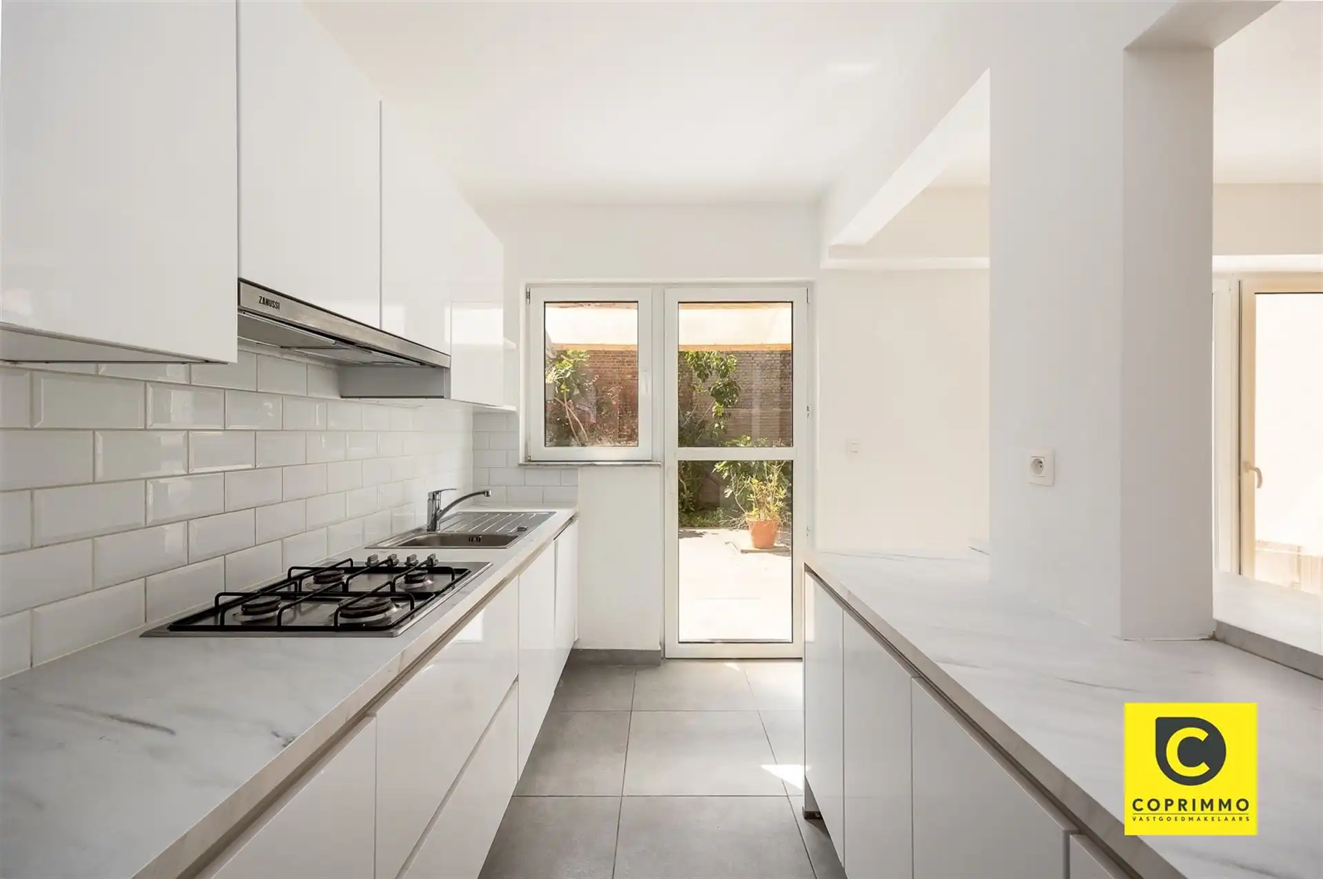Instapklaar 3slpk appartement met tuin en garagebox ! foto 3