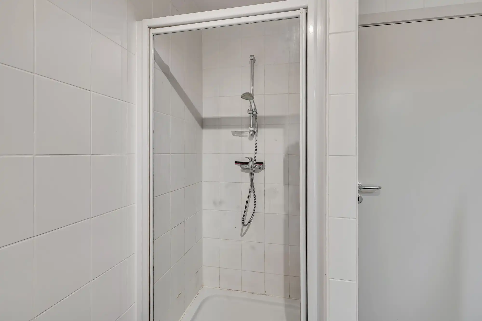 Ruim duplex-appartement met 5 slpks in Sint-Pieters-Leeuw foto 11