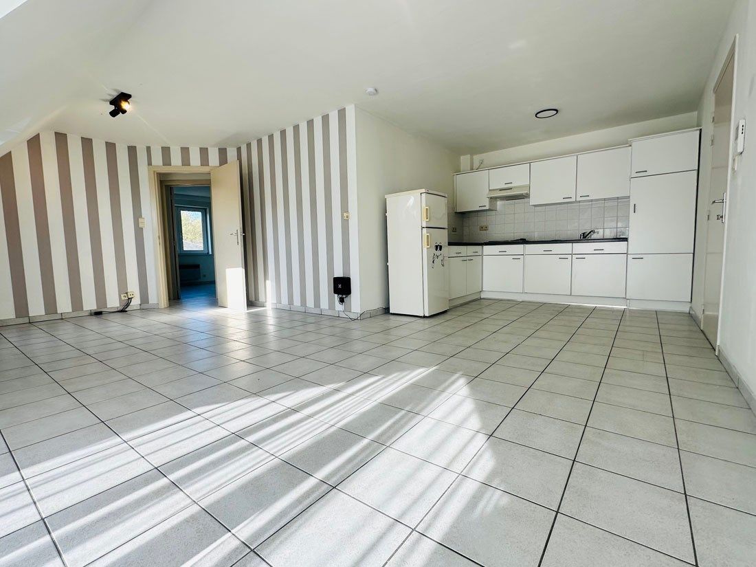 Uitstekend gelegen BETAALBAAR appartement te Lummen MET GARAGE foto 3