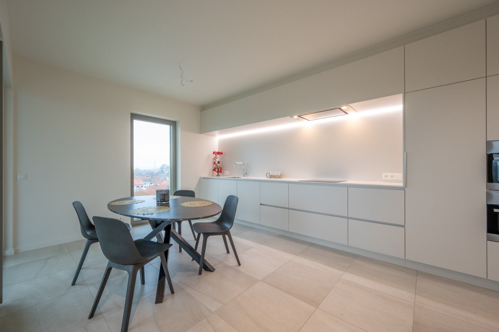 Ruim en lichtrijk appartement met open zicht en zonnig terras, in het centrum van Heist en op enkele passen van de zee foto 3