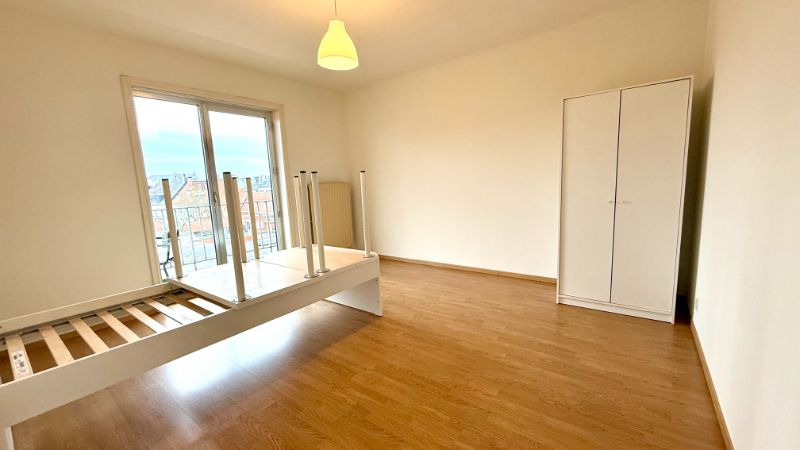Ruim, centraal gelegen appartement met 2 slaapkamers en terras foto 9