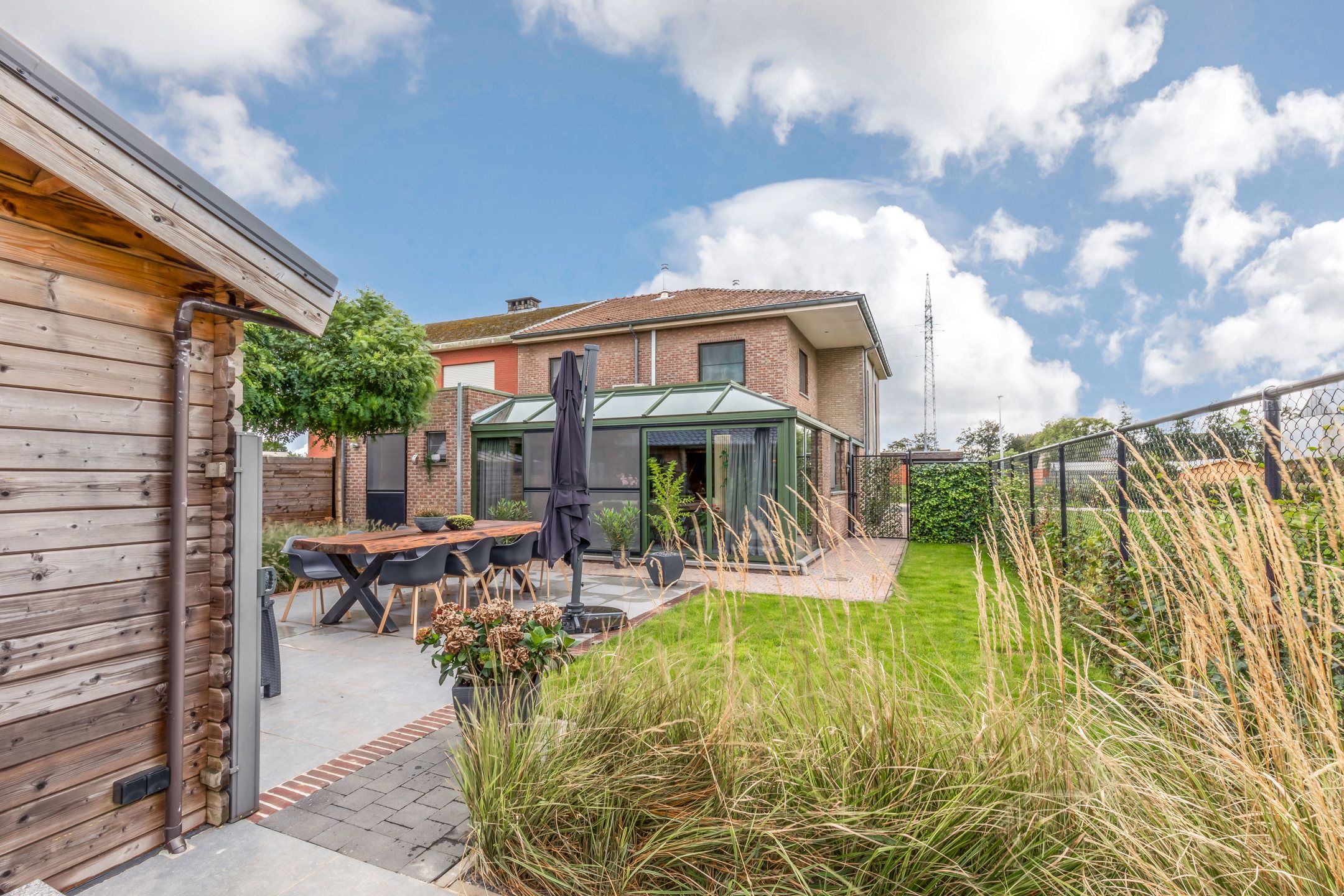 Recente woning met uitzicht op weilanden foto 27