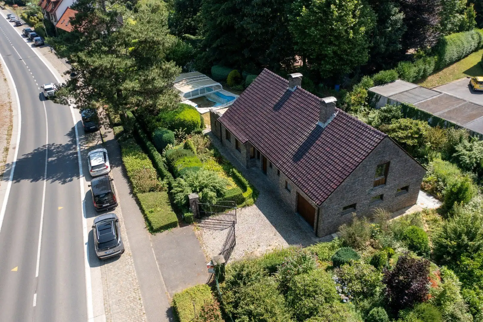 Unieke villa op de top van de Rodeberg te koop! foto {{pictureIndex}}