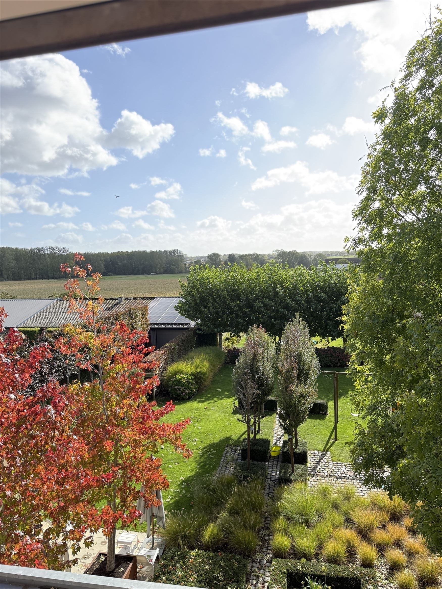 Hoogwaardig afgewerkte herenwoning met zicht op groen en volledige privacy in het hart van Bottelare. foto 46