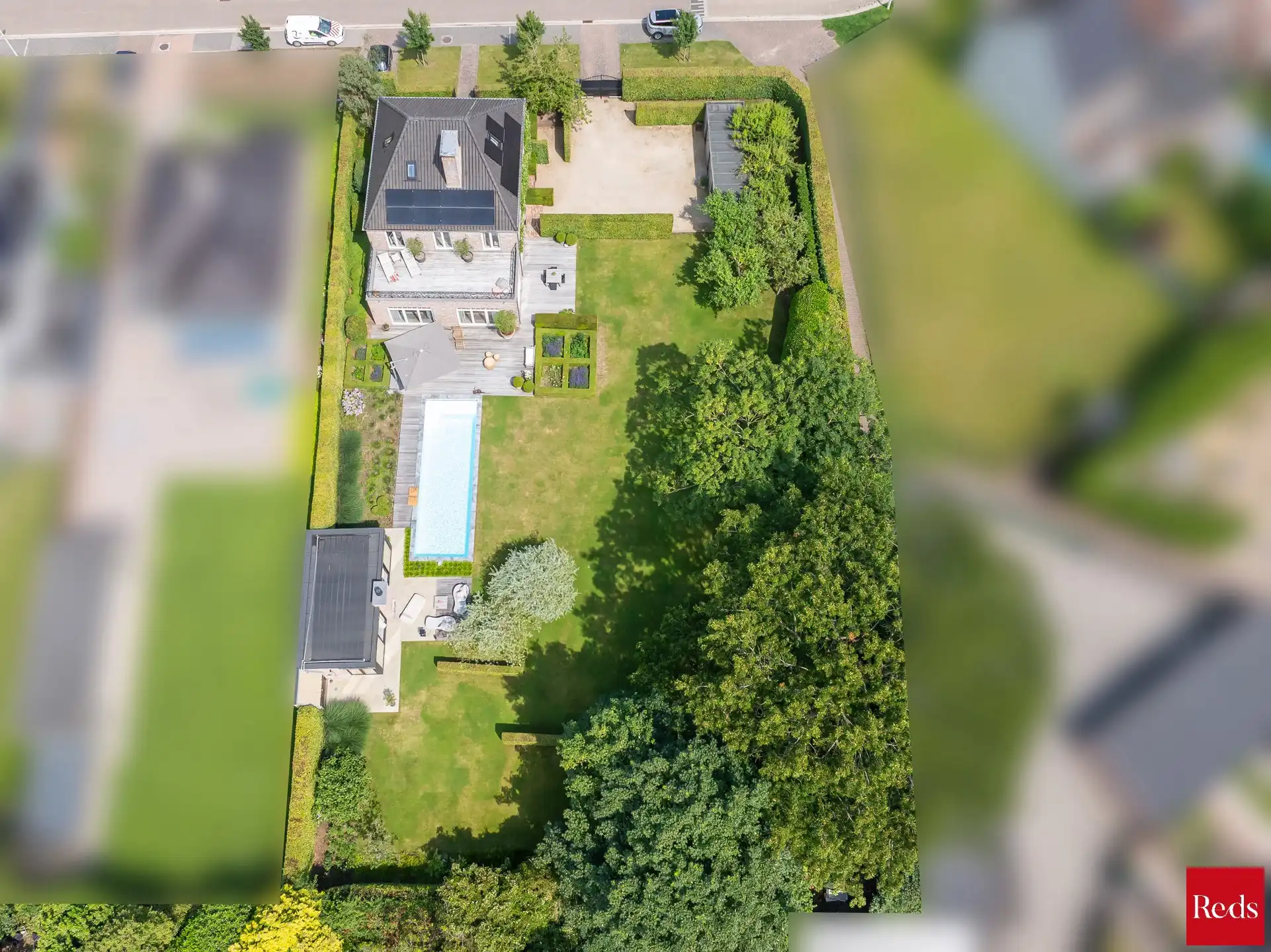 Uniek eigendom met zwembad, bijgebouw en bouwgrond  foto 2