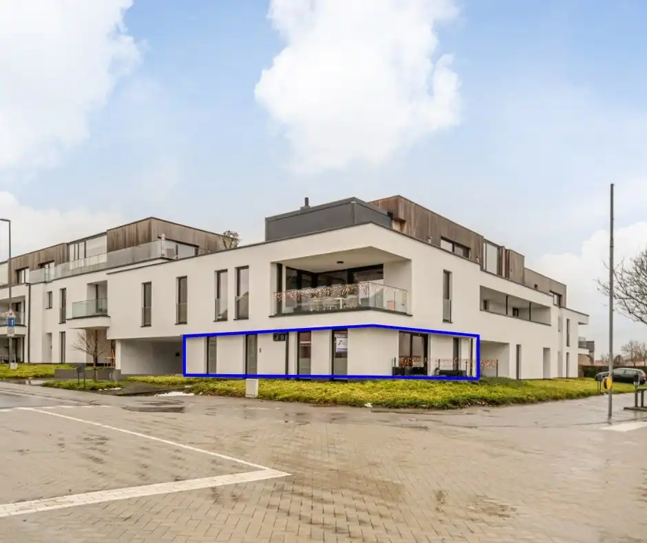 Recent, gelijkvloers appartement in een stijlvolle residentie mét ondergrondse parkeerplaats en kelderberging!  foto {{pictureIndex}}