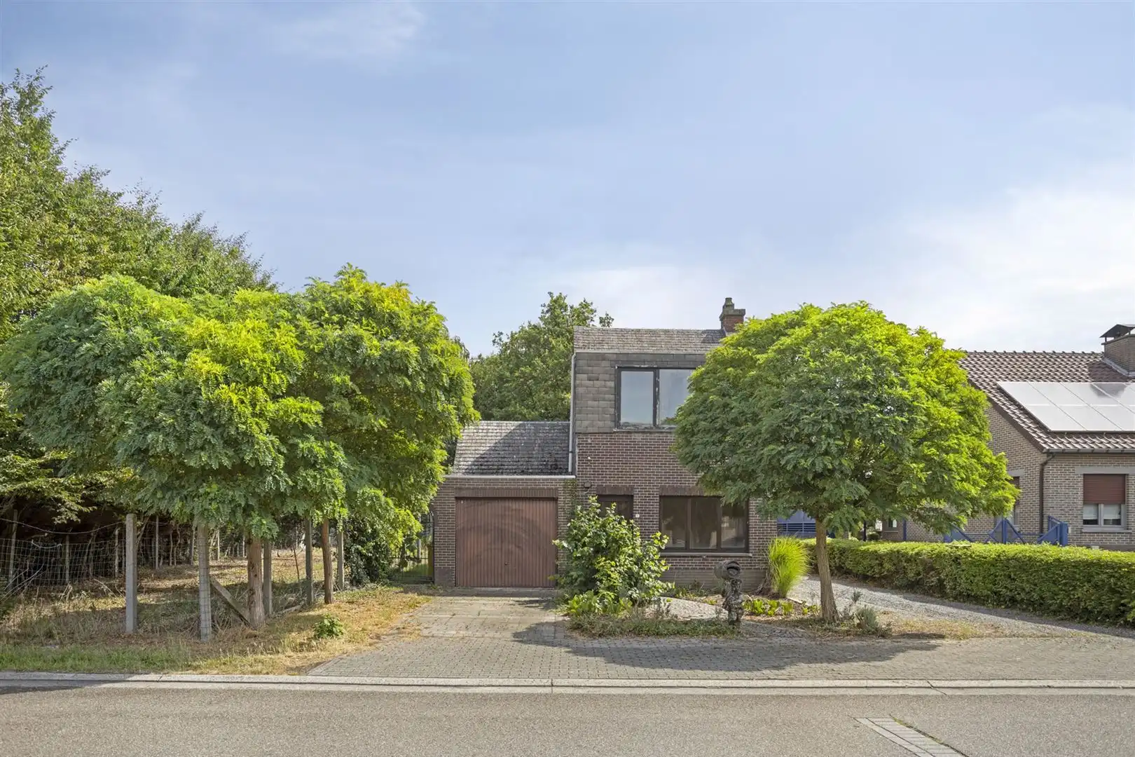 TE KOOP: Te renoveren woning op een perceel van 11a33ca! foto 2