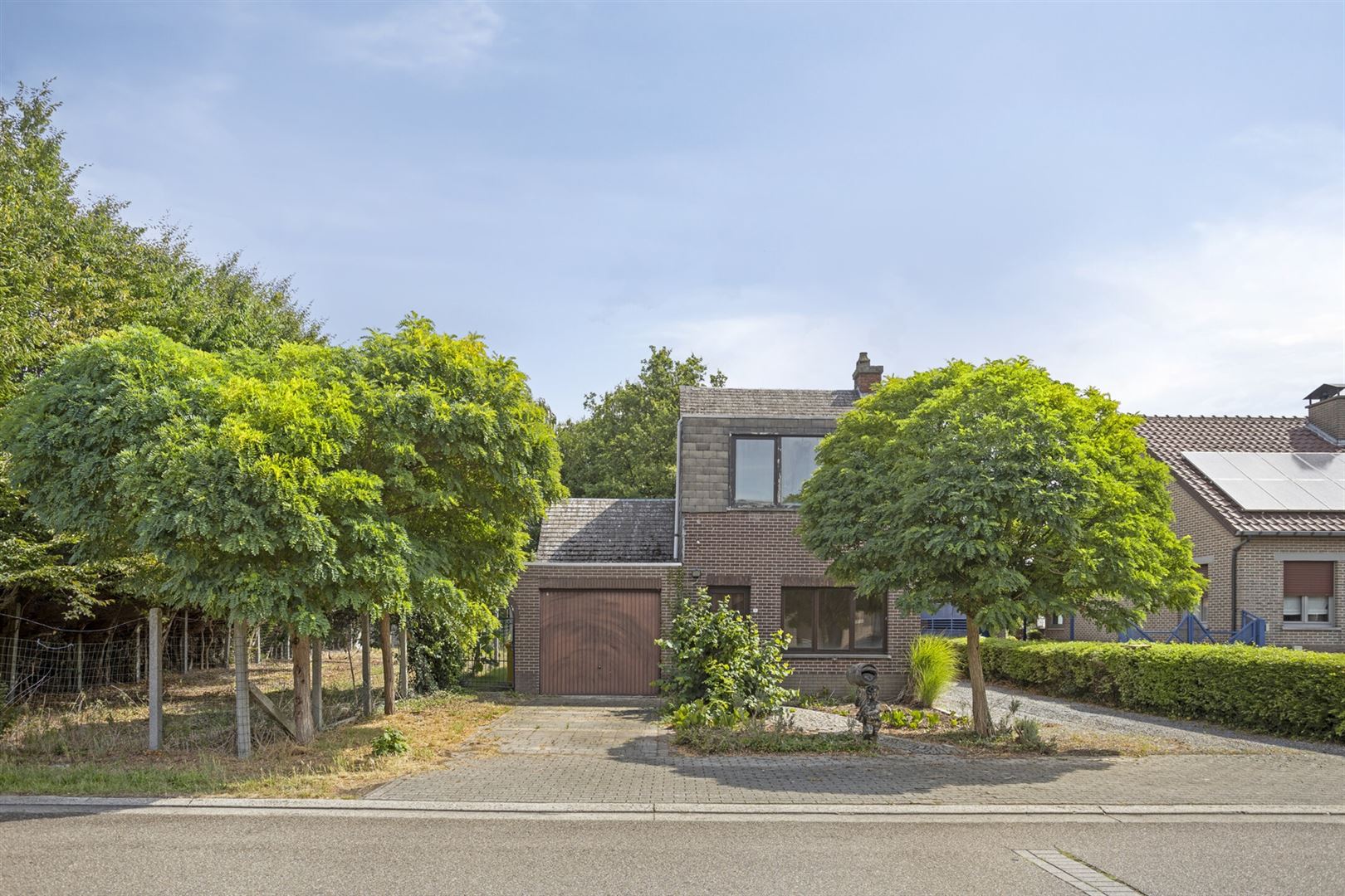 TE KOOP: Te renoveren woning op een perceel van 11a33ca! foto 2