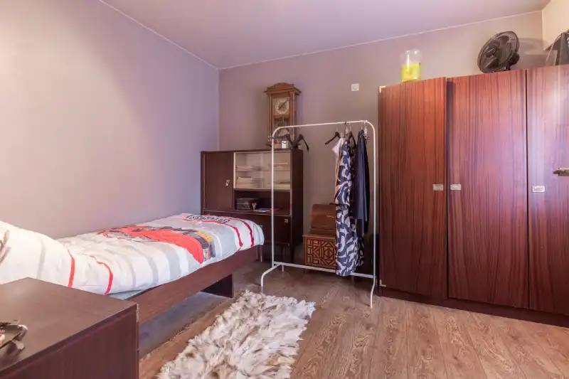 Rustig gelegen, ruime woning met 4 slaapkamers, tuin en garage. (ENERGIELABEL C) foto 13