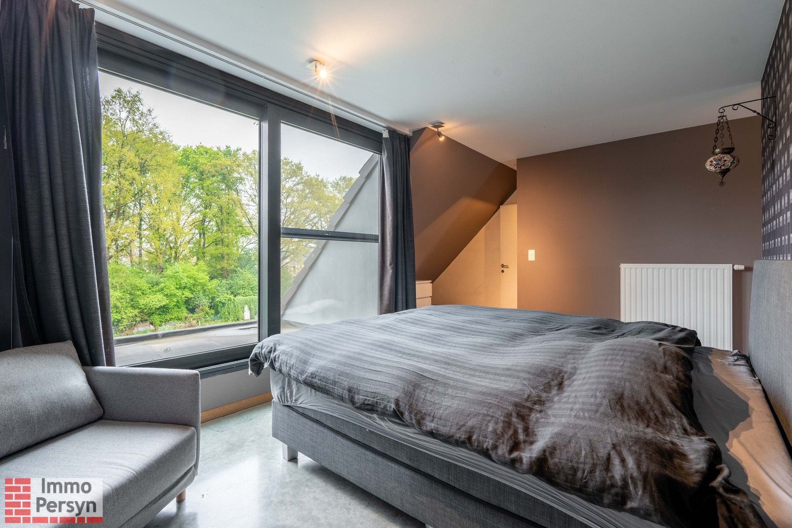 Prachtige HOB (2012) met 6 Slaapkamers, 2 Badkamers, Zwembad en Vrijstaande Garage foto 17