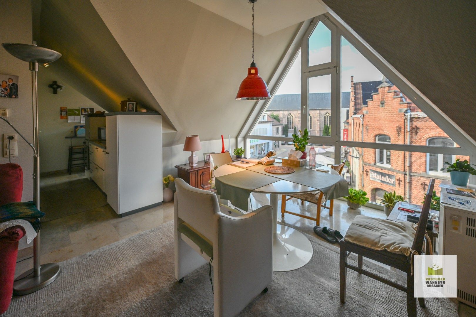 Instapklaar 2 slaapkamer appartement mét garagebox in centrum Wingene foto 4